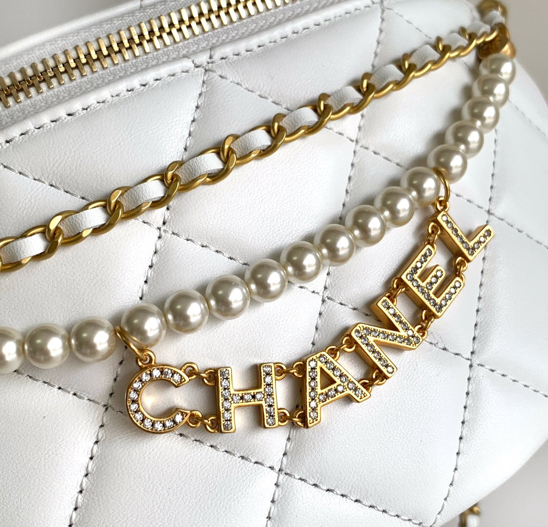 CC WAIST 24 BAG IN WHITE CALFSKIN WITH PEARL CHAIN AND GOLD HARDWARE