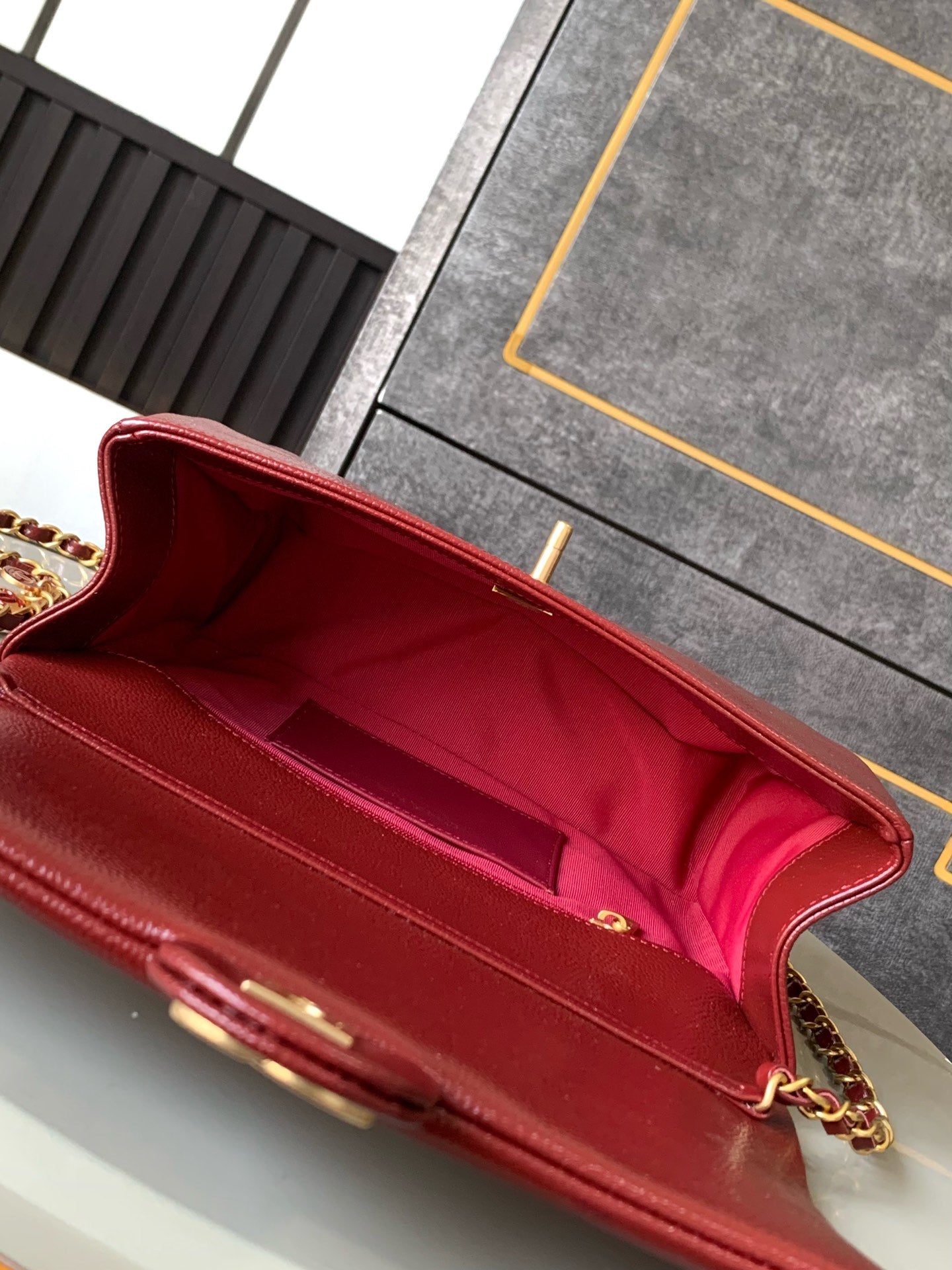 CLASSIC FLAP BAG 22 IN APPLE RED CALFSKIN GOLD HARDWARE