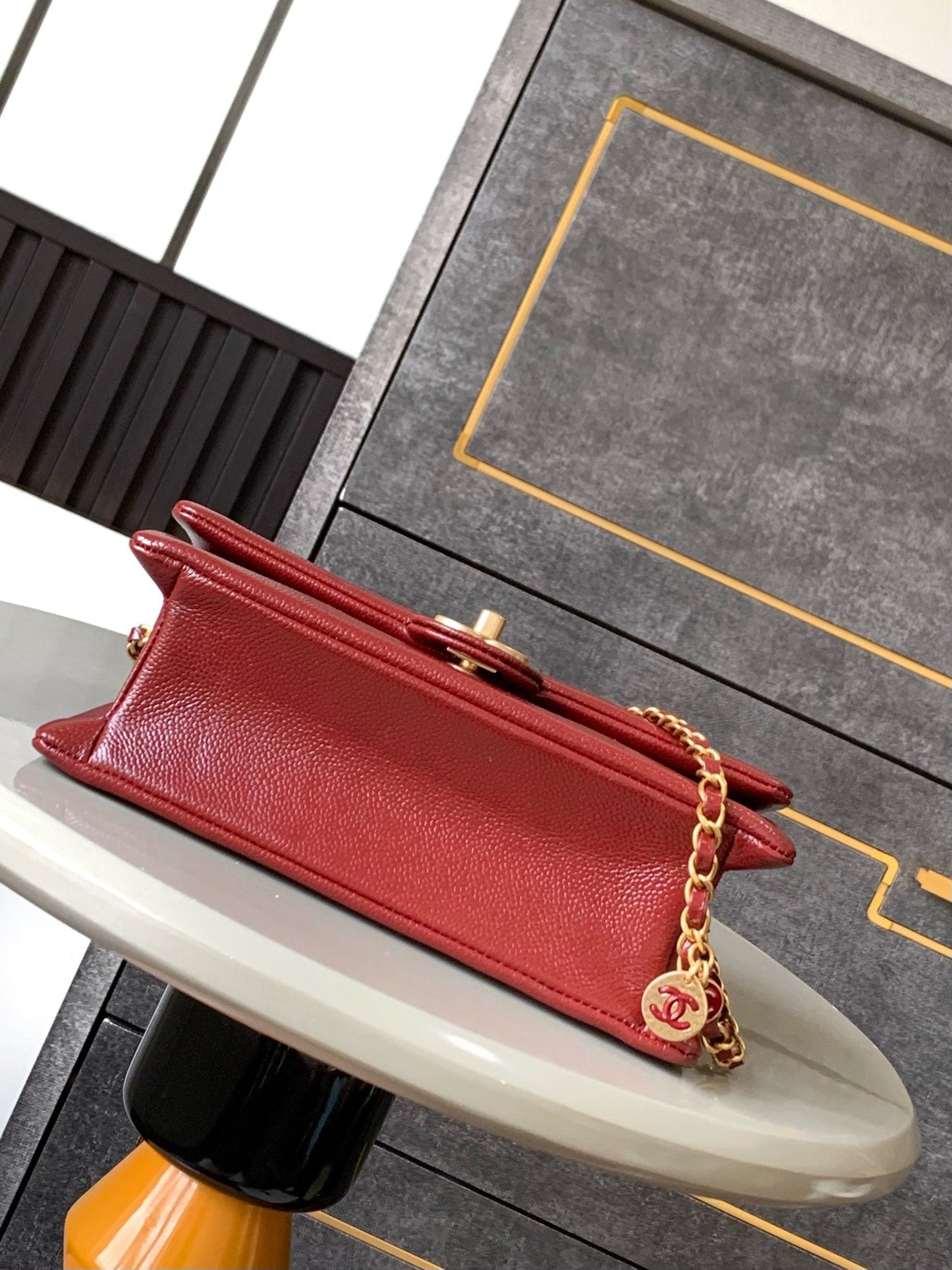 CLASSIC FLAP BAG 22 IN APPLE RED CALFSKIN GOLD HARDWARE