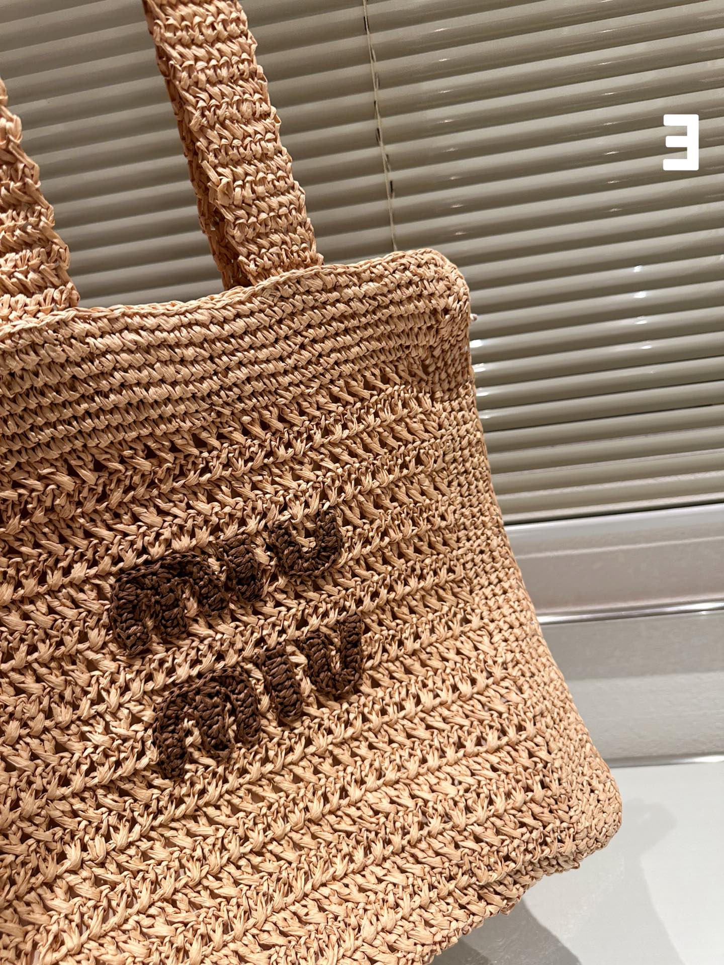 TOTE 38 BAG IN BEIGE BROWN STRAW WOVEN