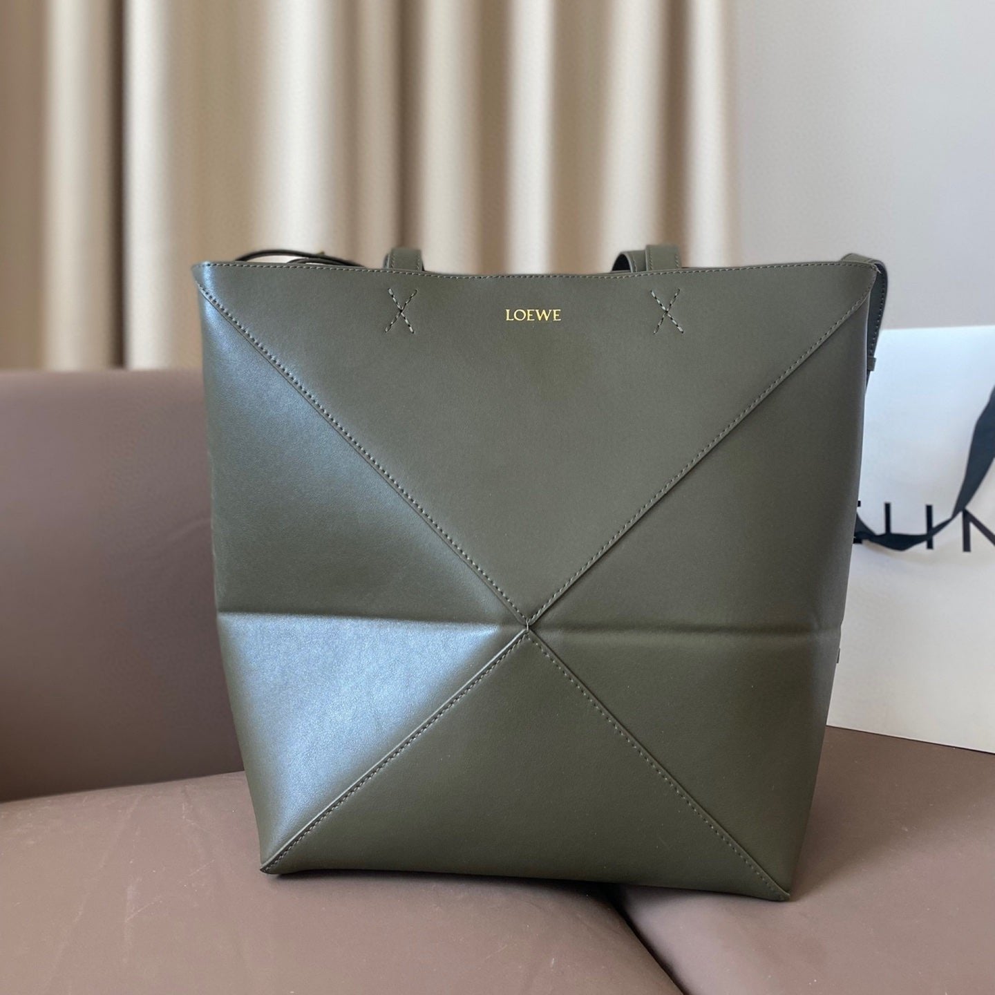 LOE 32 MEDIUM PUZZLE FOLD TOTE IN DARK KHAKI GREEN SHINY CALFSKIN