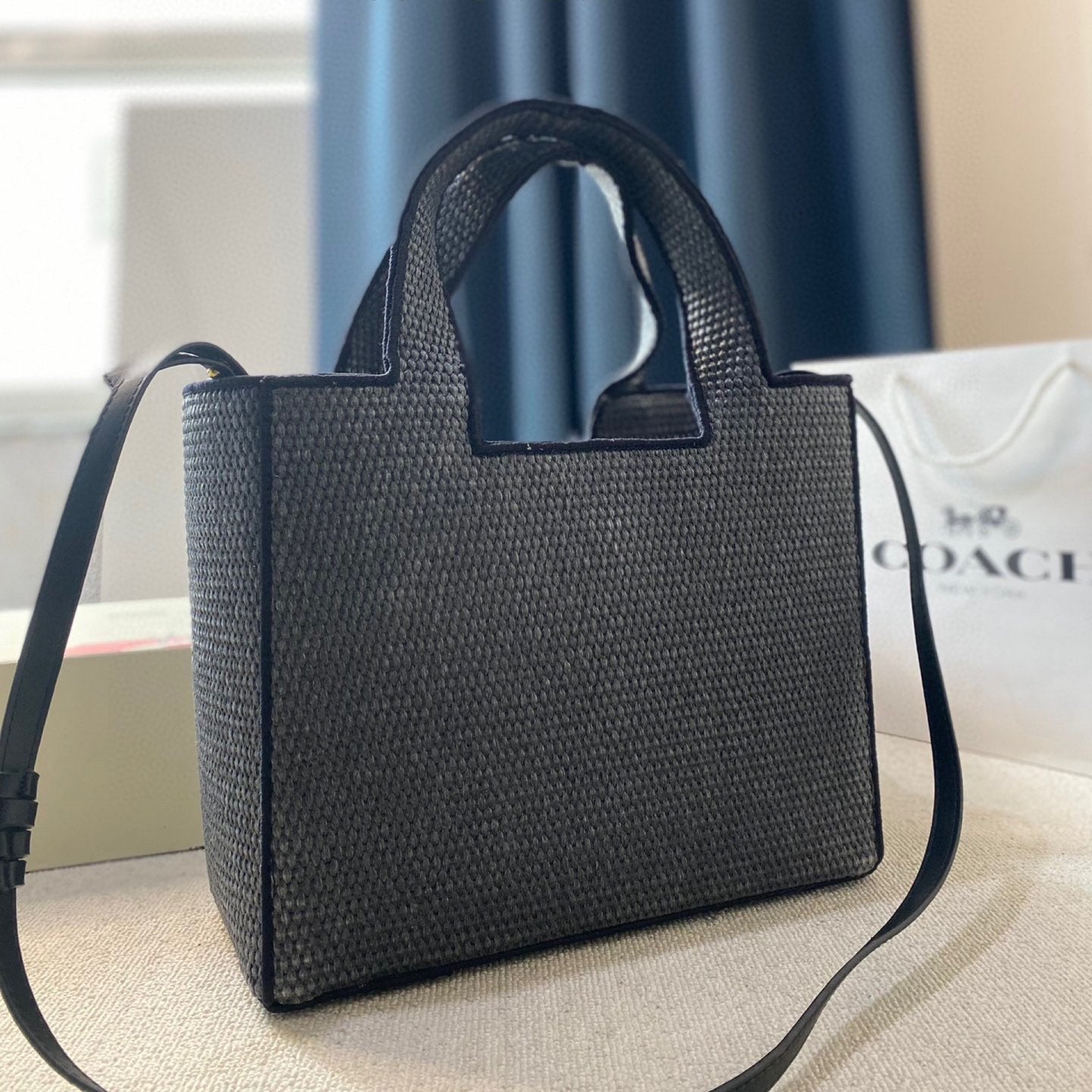 LOE LARGE 32 FONT TOTE IN BLACK RAFFIA