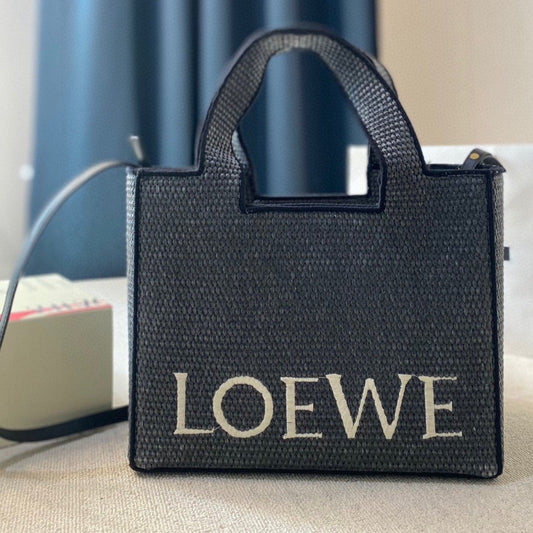 LOE LARGE 32 FONT TOTE IN BLACK RAFFIA