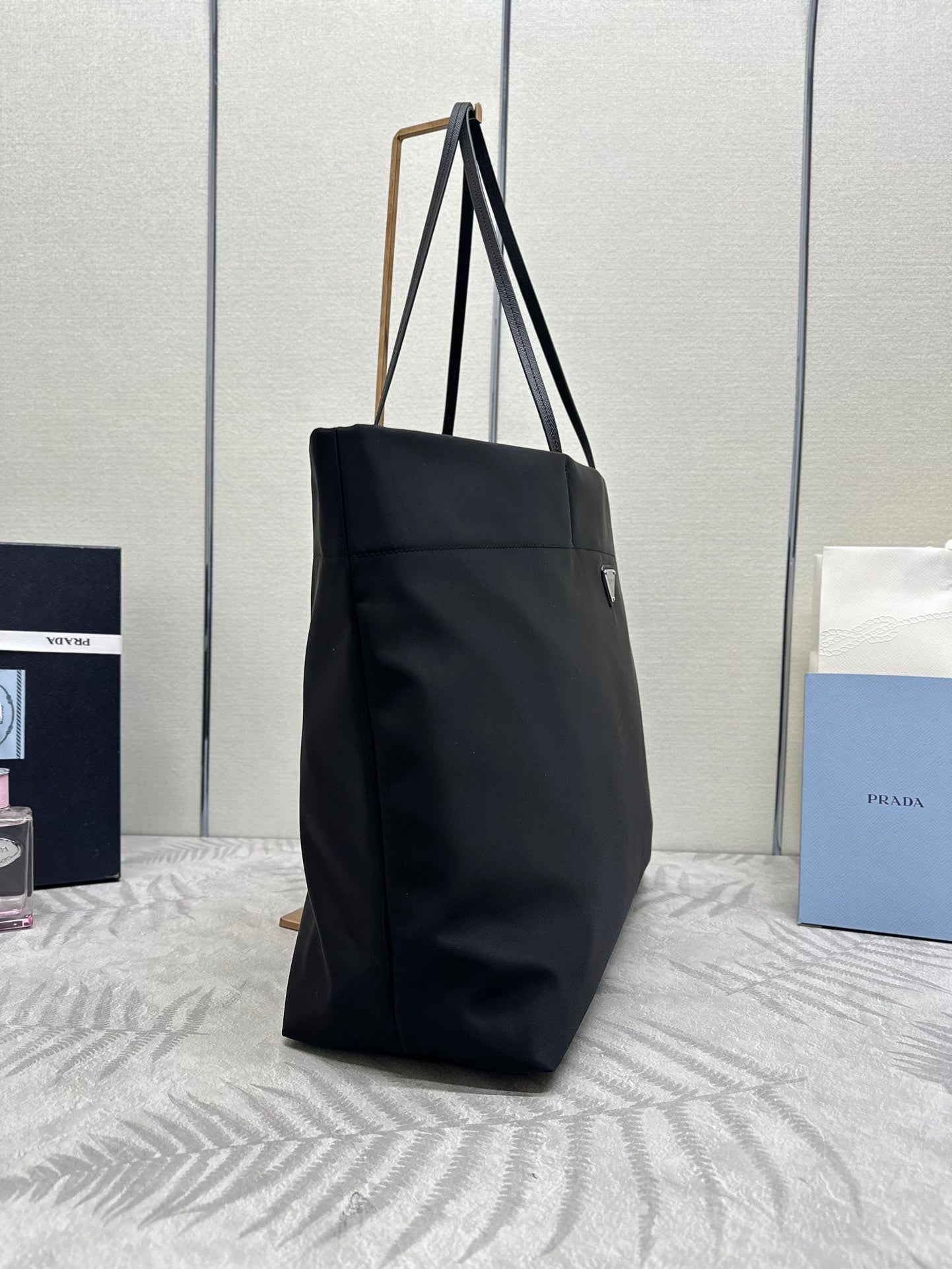 MEDIUM SHOPPING BAG 40 IN BLACK RE-NYLON FABRIC