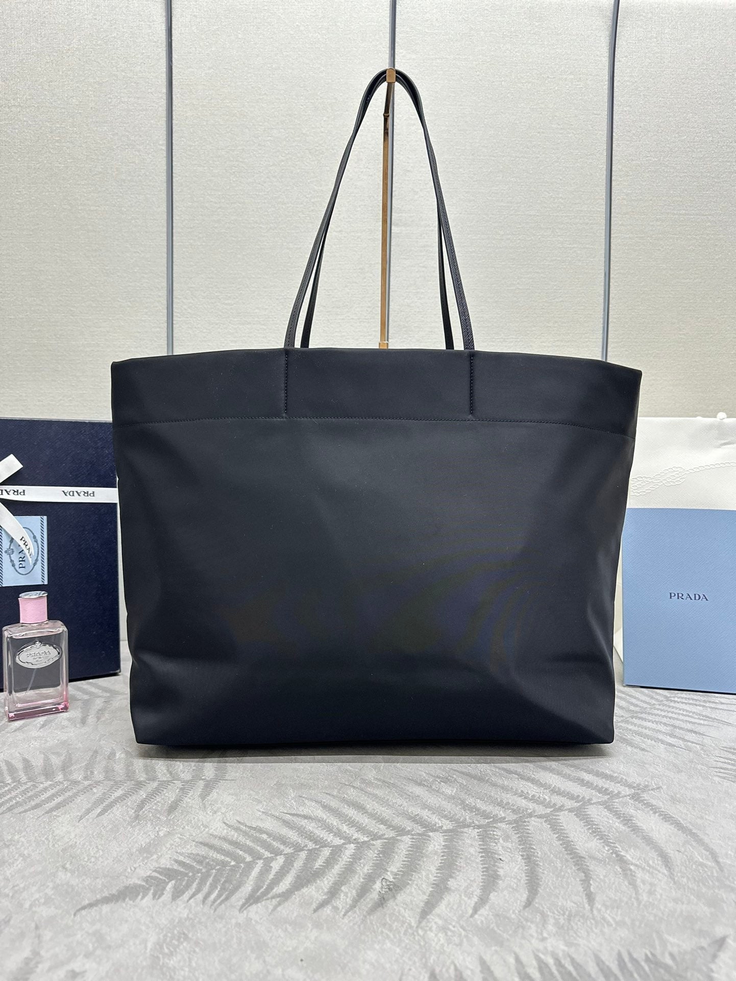 MEDIUM SHOPPING BAG 40 IN BLACK RE-NYLON FABRIC