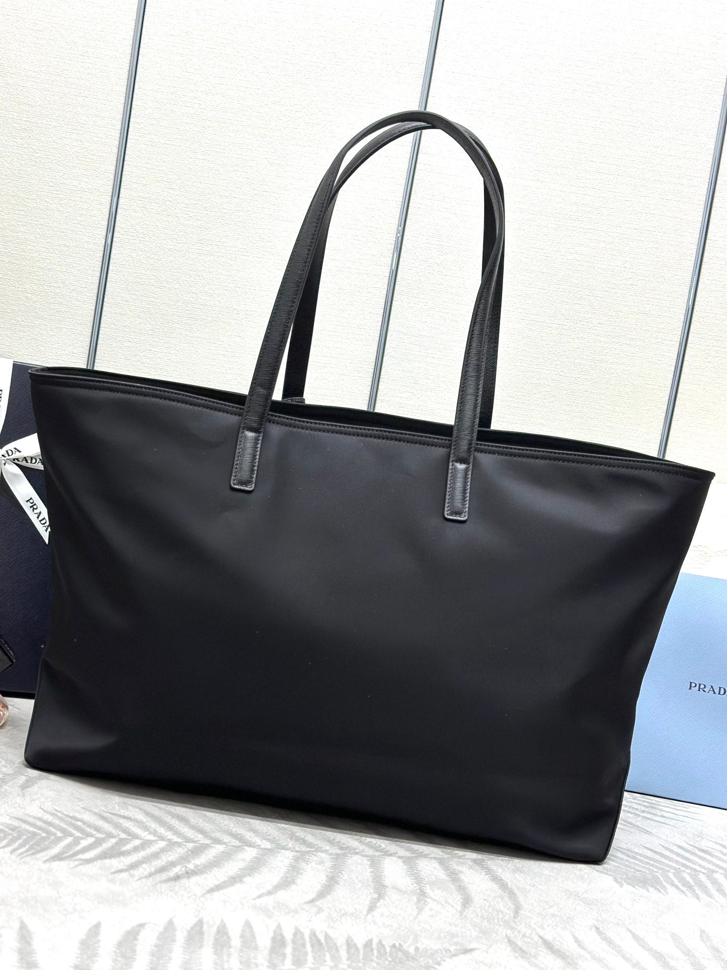 CLASSIC TOTE BAG 43 IN BLACK RE-NYLON FABRIC