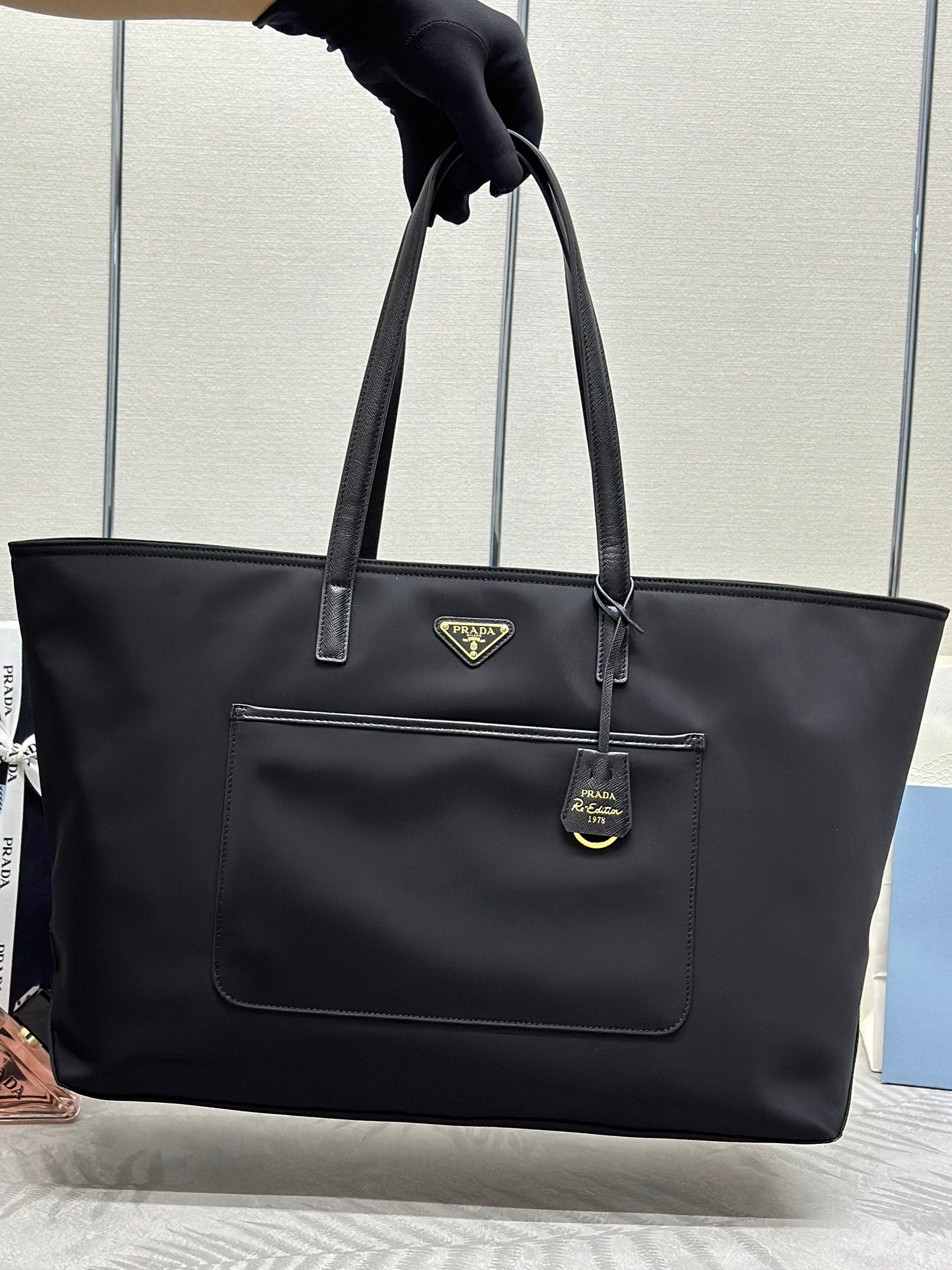 CLASSIC TOTE BAG 43 IN BLACK RE-NYLON FABRIC