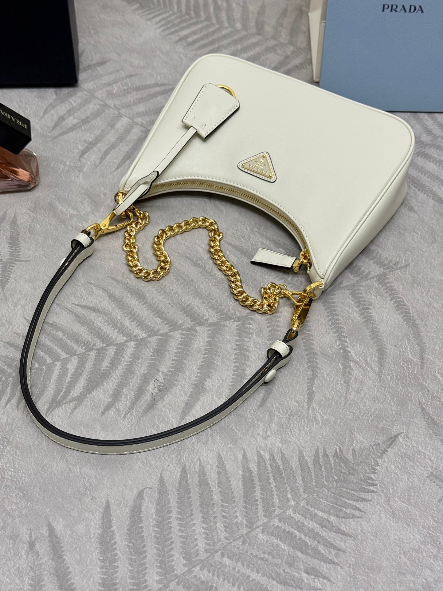 HOBO BAG 23 IN WHITE NAPPA LAMBSKIN GOLD CHAIN