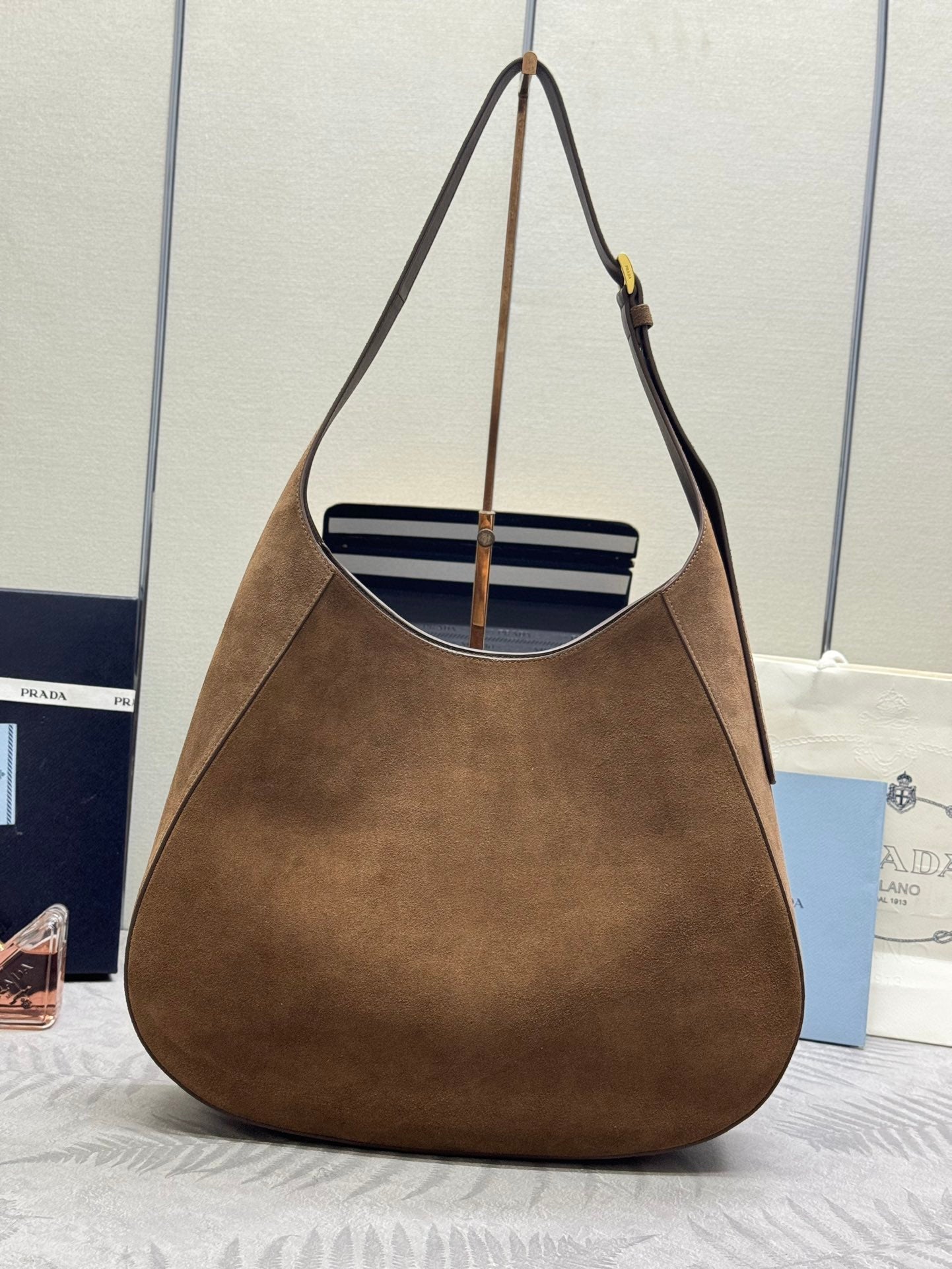 LARGE SHOULDER BAG 40 IN RUSSET BROWN SUEDE