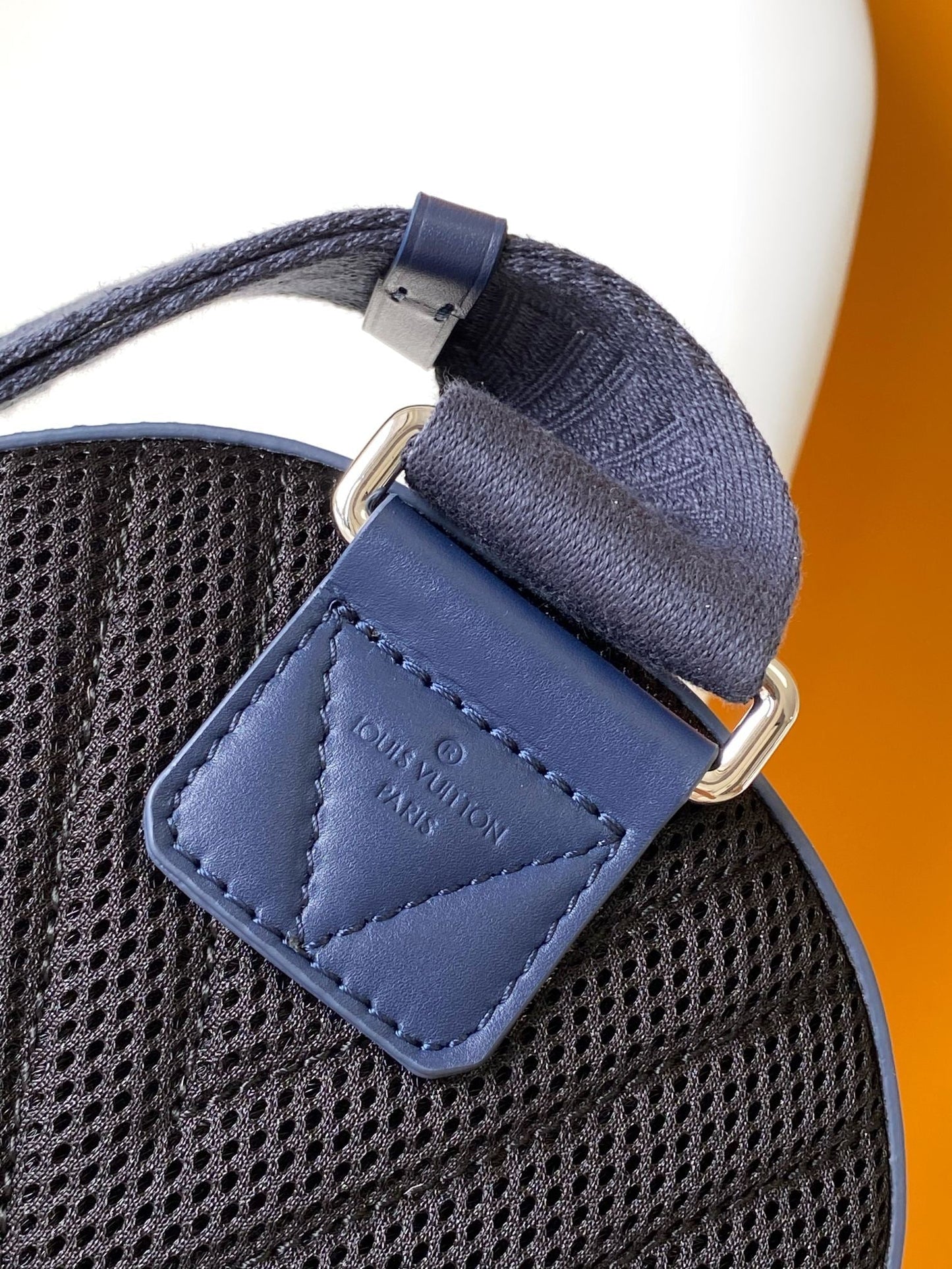 PILOT CROSSBAG 30 IN NAVY BLUE CALFSKIN