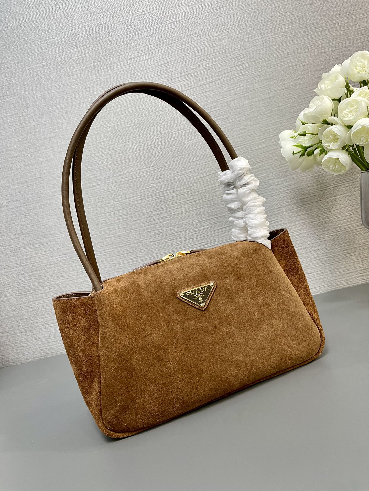 SHOULDER BAG 28 IN TAWNY BROWN SUEDE GOLD LOGO