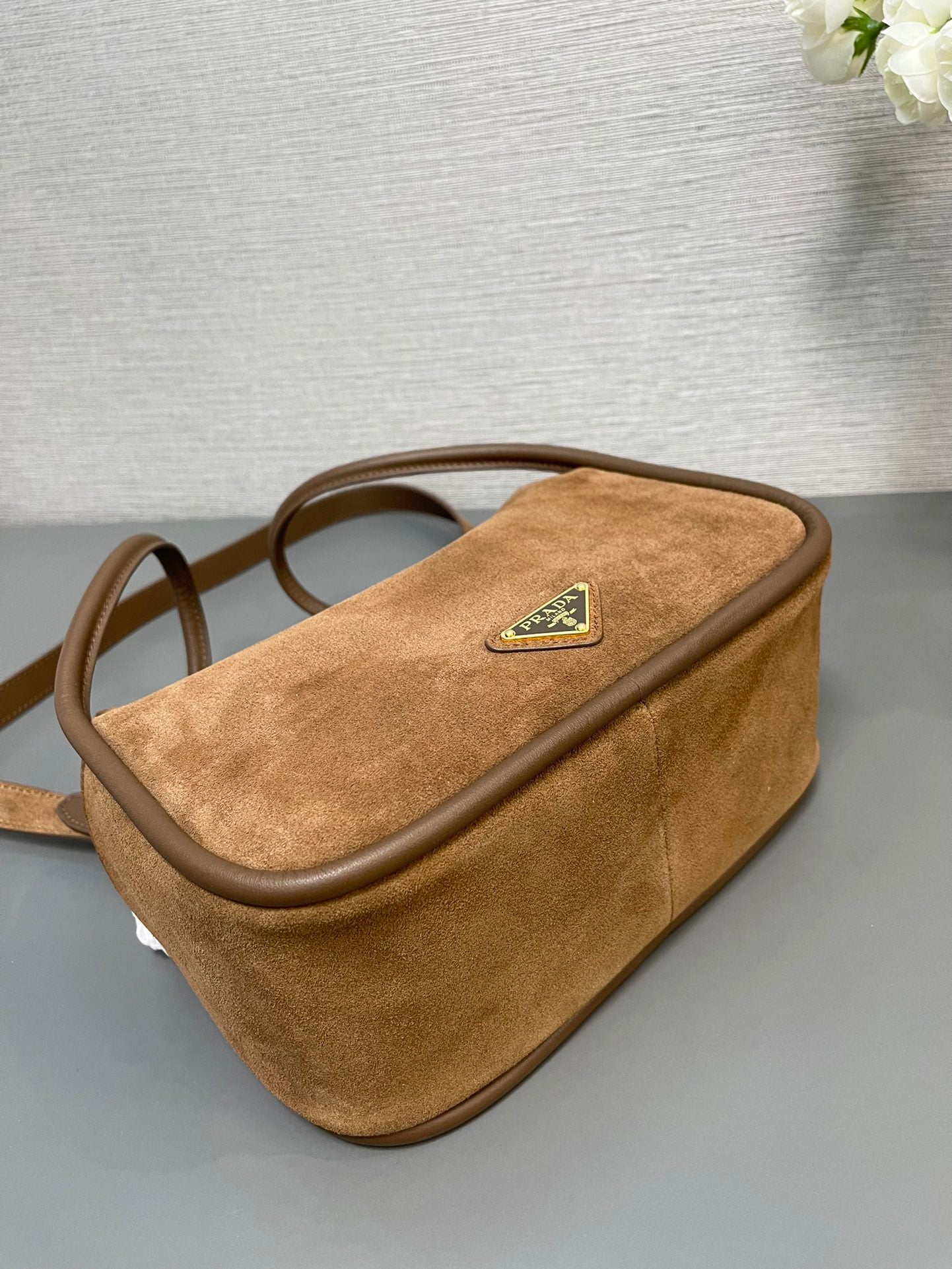 BOWLING BAG 25 IN ASH BROWN SUEDE AND CALFSKIN TRIM GOLD LOGO