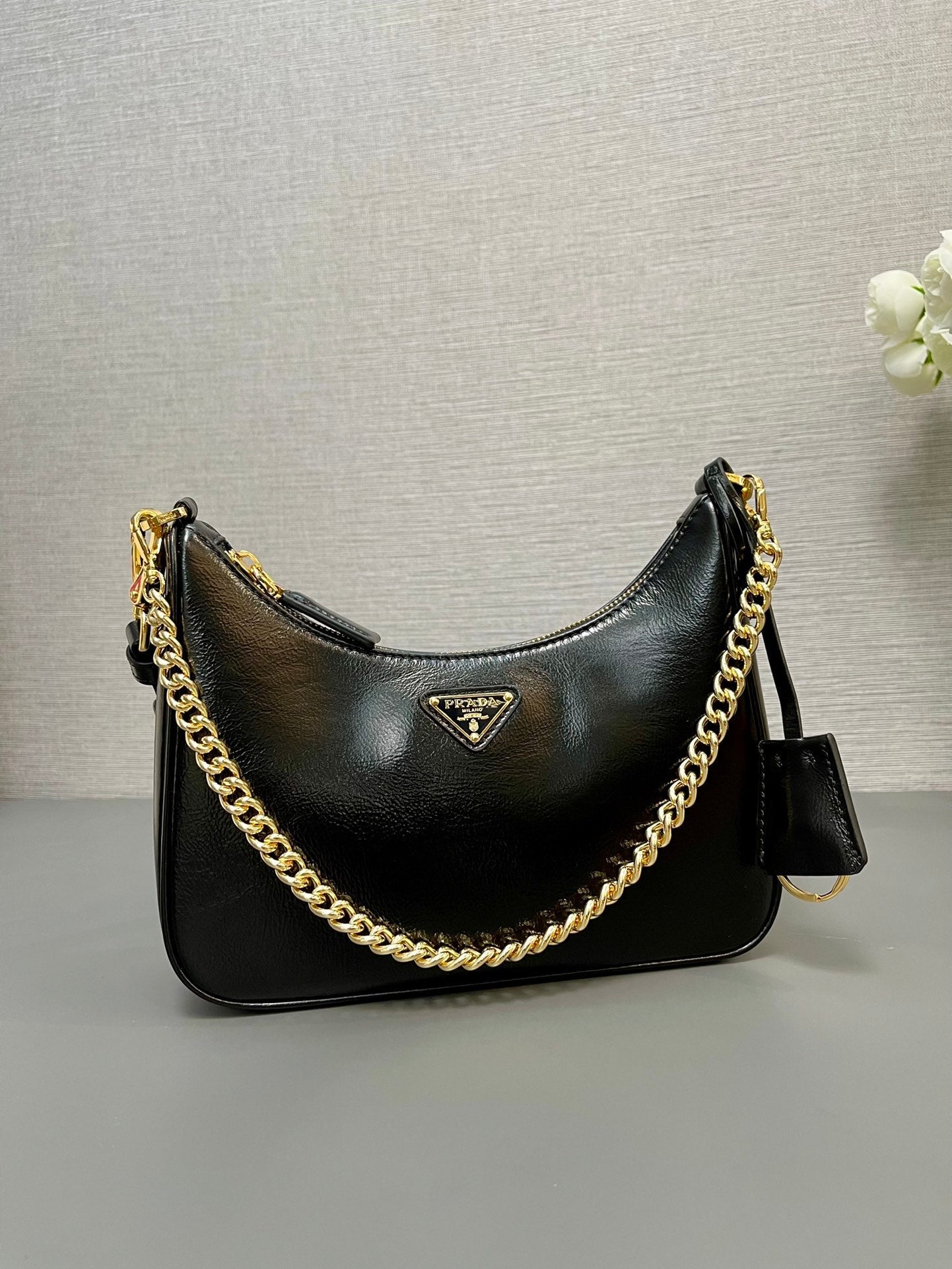 HOBO BAG 23 IN BLACK PATENT NAPPA LAMBSKIN GOLD HARDWARE