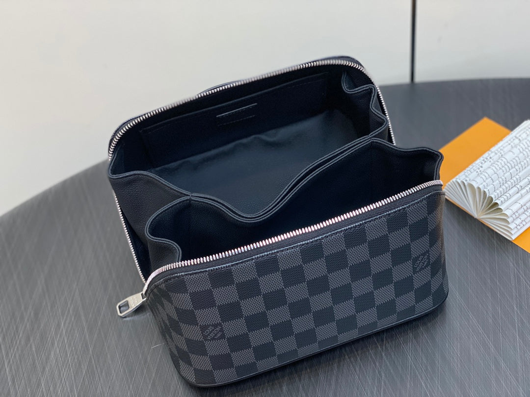 TOILETRY BAG 24 IN BLACK DAMIER GRAPHITE CANVAS