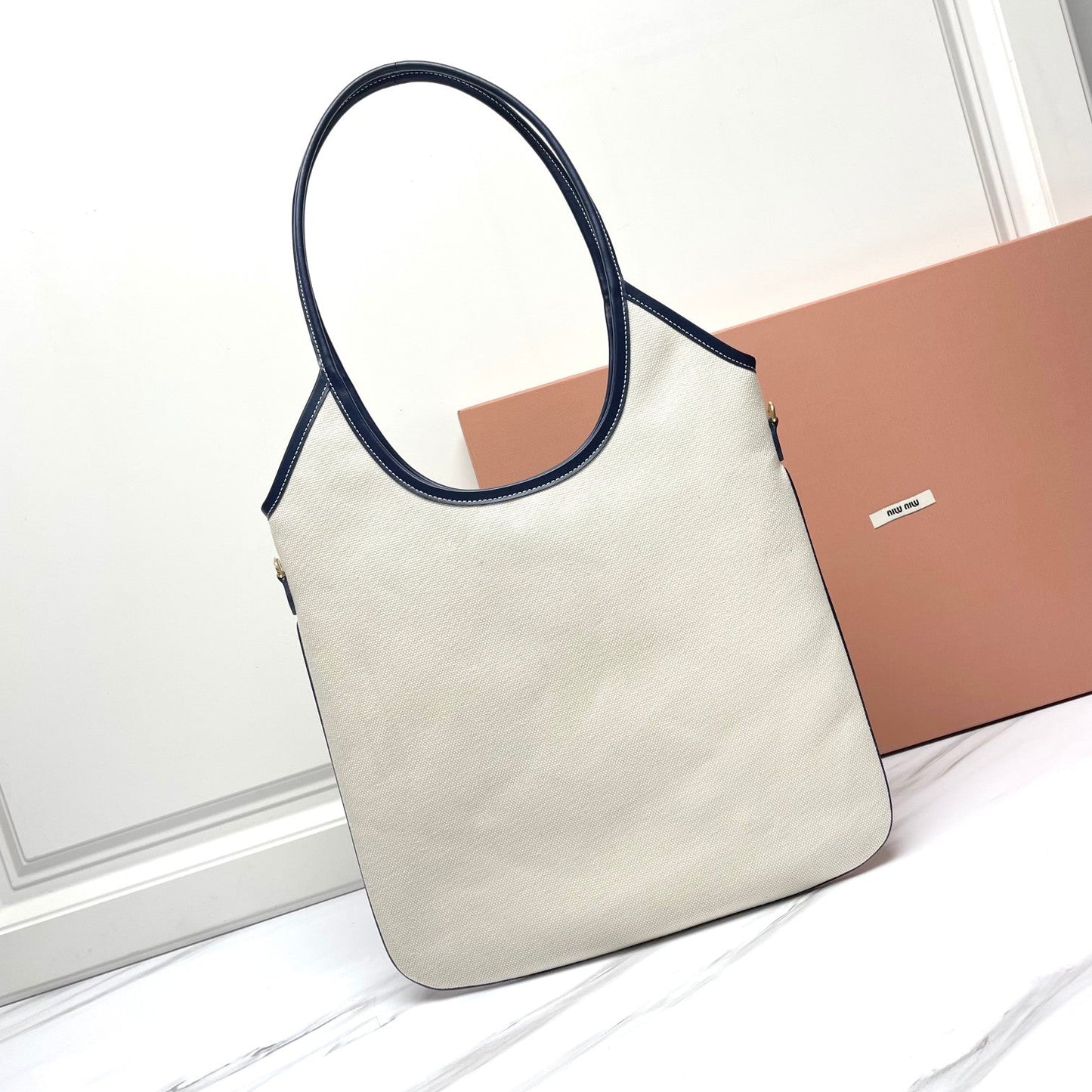 IVY TOTE BAG 40 IN WHITE CANVAS AND NAVY LEATHER TRIM