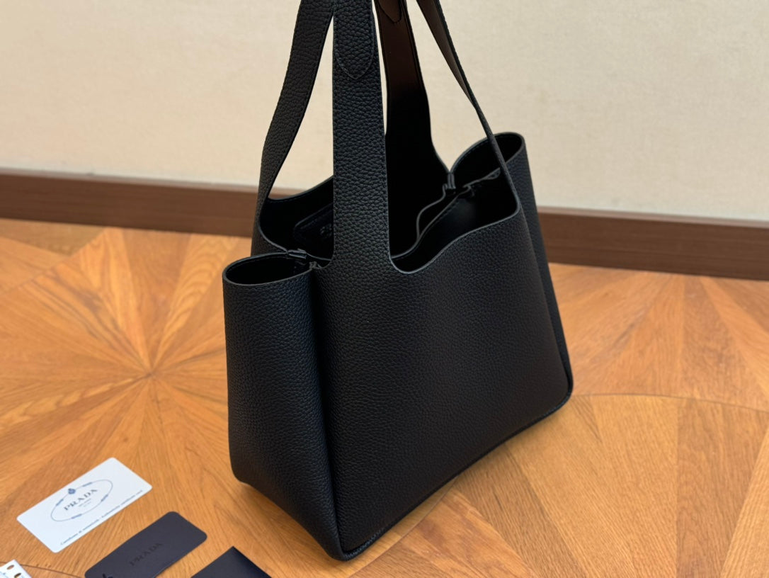 PRA 25 BASKET BAG IN BLACK CALFSKIN