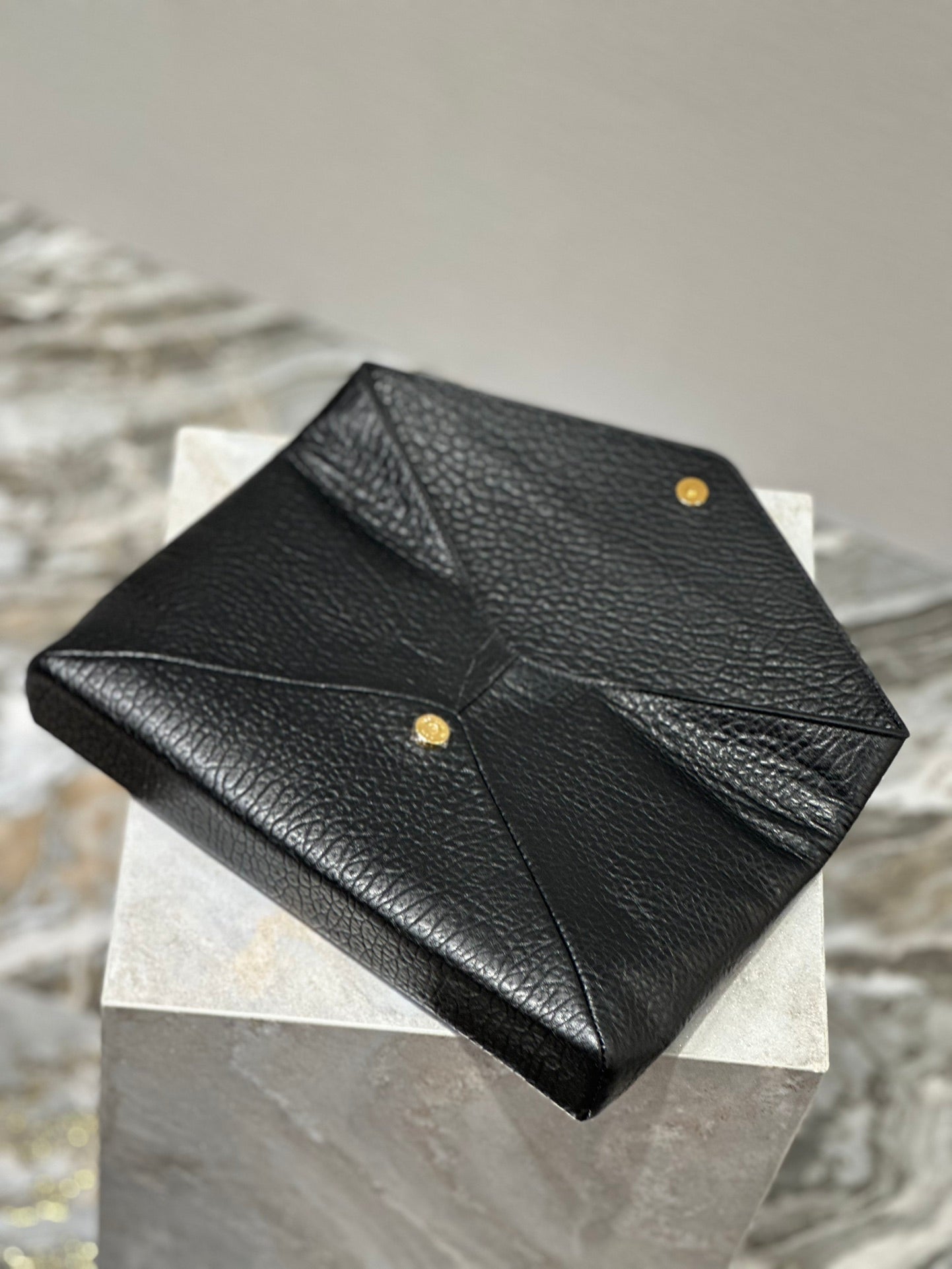 ENVELOPE CLUTCH 29 IN BLACK LAMBSKIN COPPER LOGO