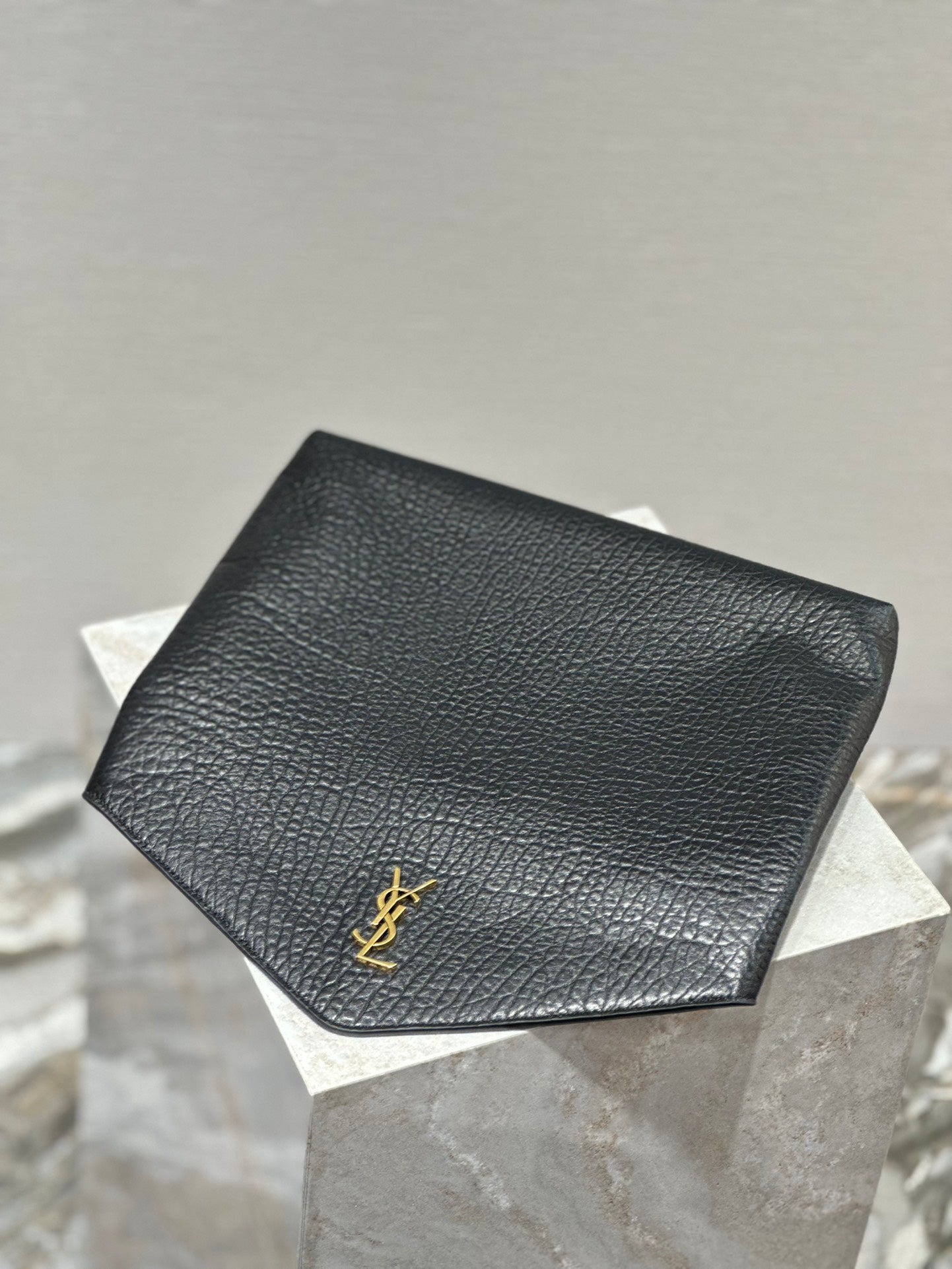 ENVELOPE CLUTCH 29 IN BLACK LAMBSKIN COPPER LOGO