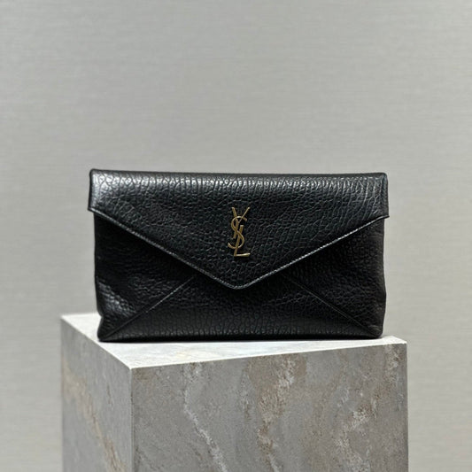 ENVELOPE CLUTCH 29 IN BLACK LAMBSKIN COPPER LOGO