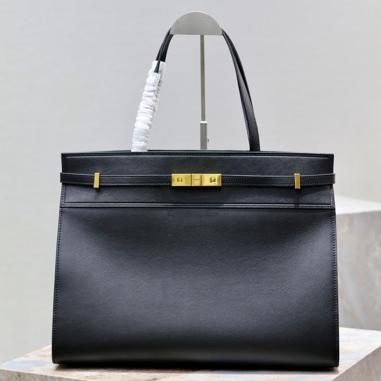 MANHATTAN SHOPPING BAG 40 IN BLACK SMOOTH LAMBSKIN GOLD BUCKLE