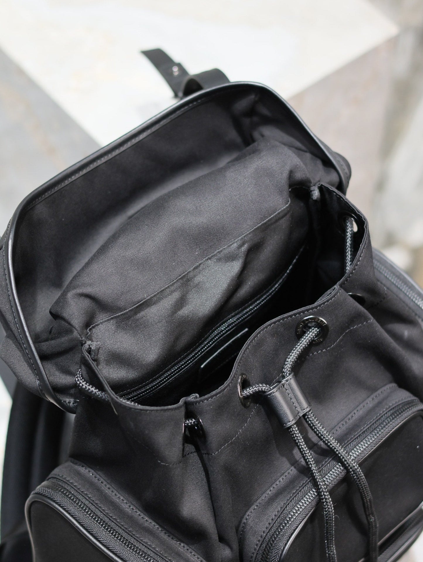 CITY MULTI-POCKET BACKPACK 42 IN BLACK NYLON AND SMOOTH CALFSKIN