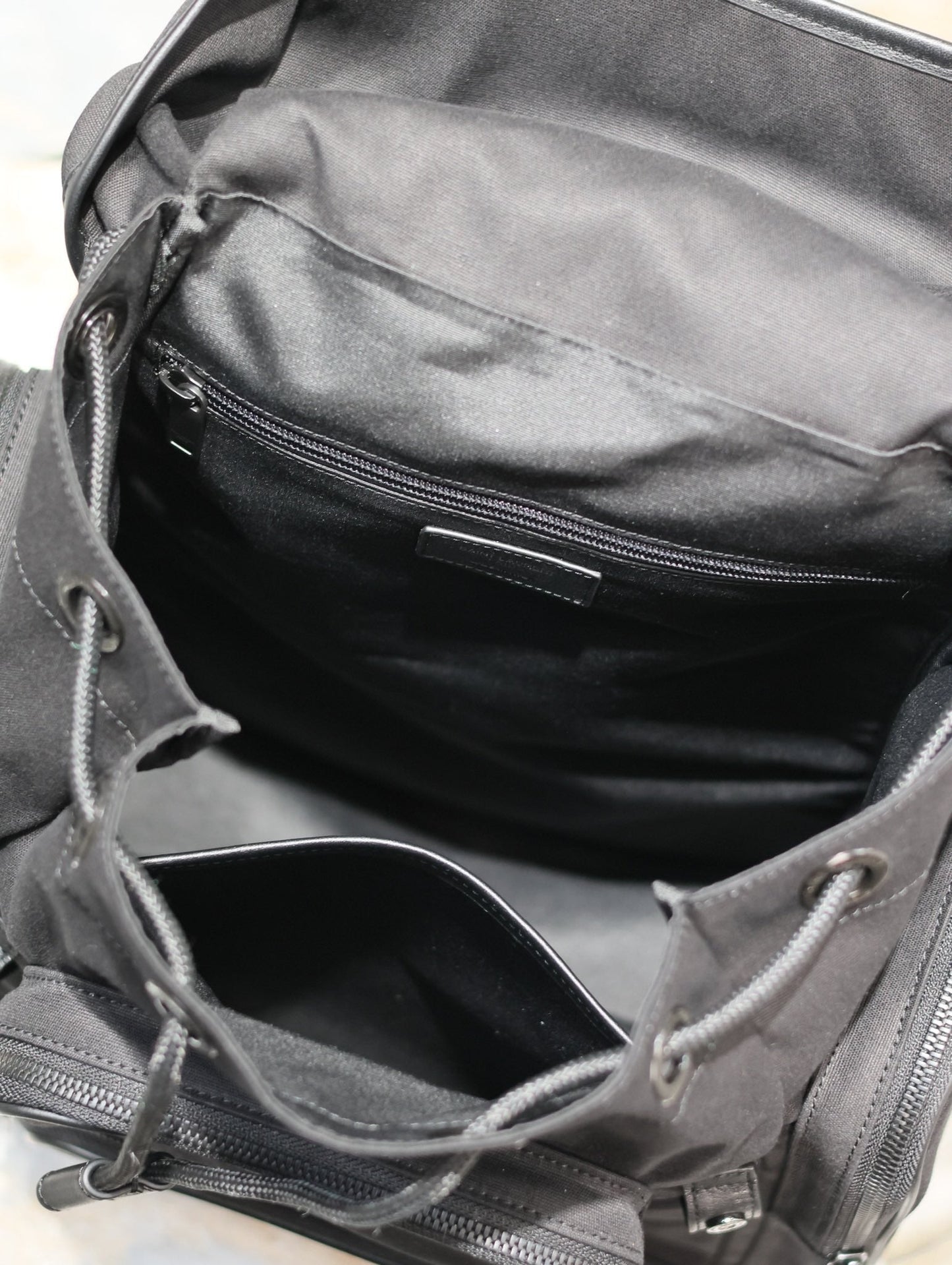 CITY MULTI-POCKET BACKPACK 42 IN BLACK NYLON AND SMOOTH CALFSKIN