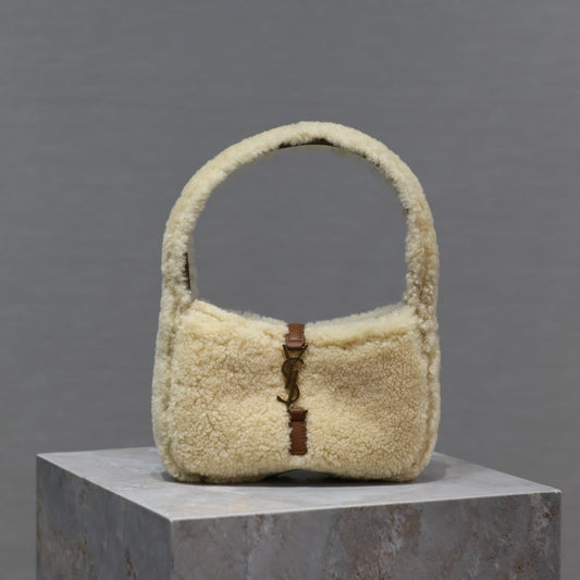 LE 5 À 7 MINI BAG 19 IN CREAM SHEARLING AND BROWN CALFSKIN TRIM