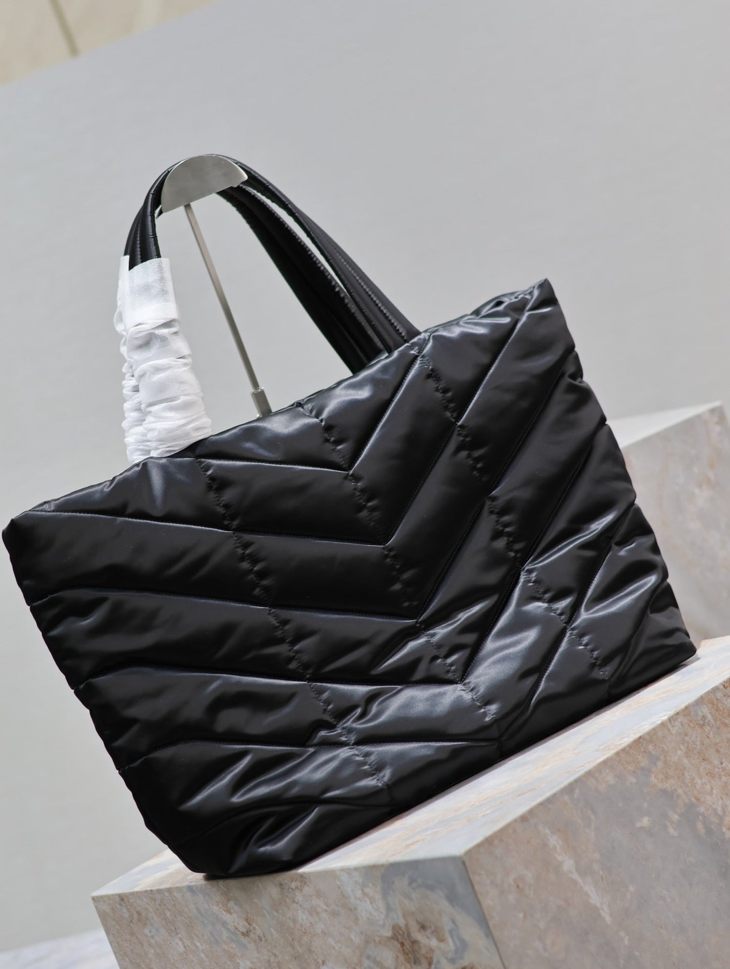 PUFFER LARGE TOTE BAG 57 IN BLACK SILK