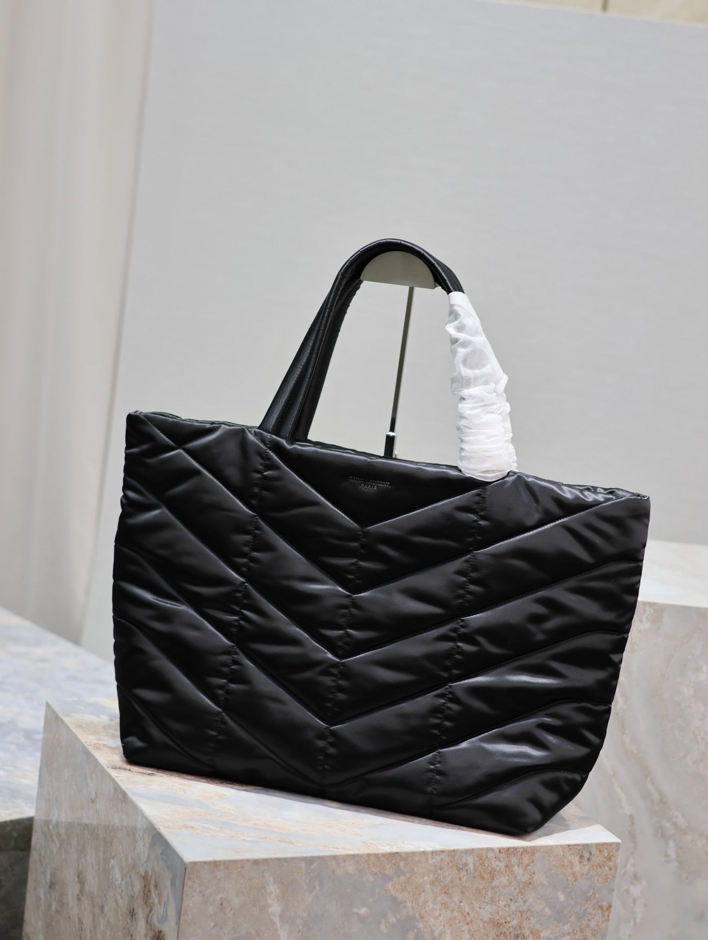 PUFFER LARGE TOTE BAG 57 IN BLACK SILK