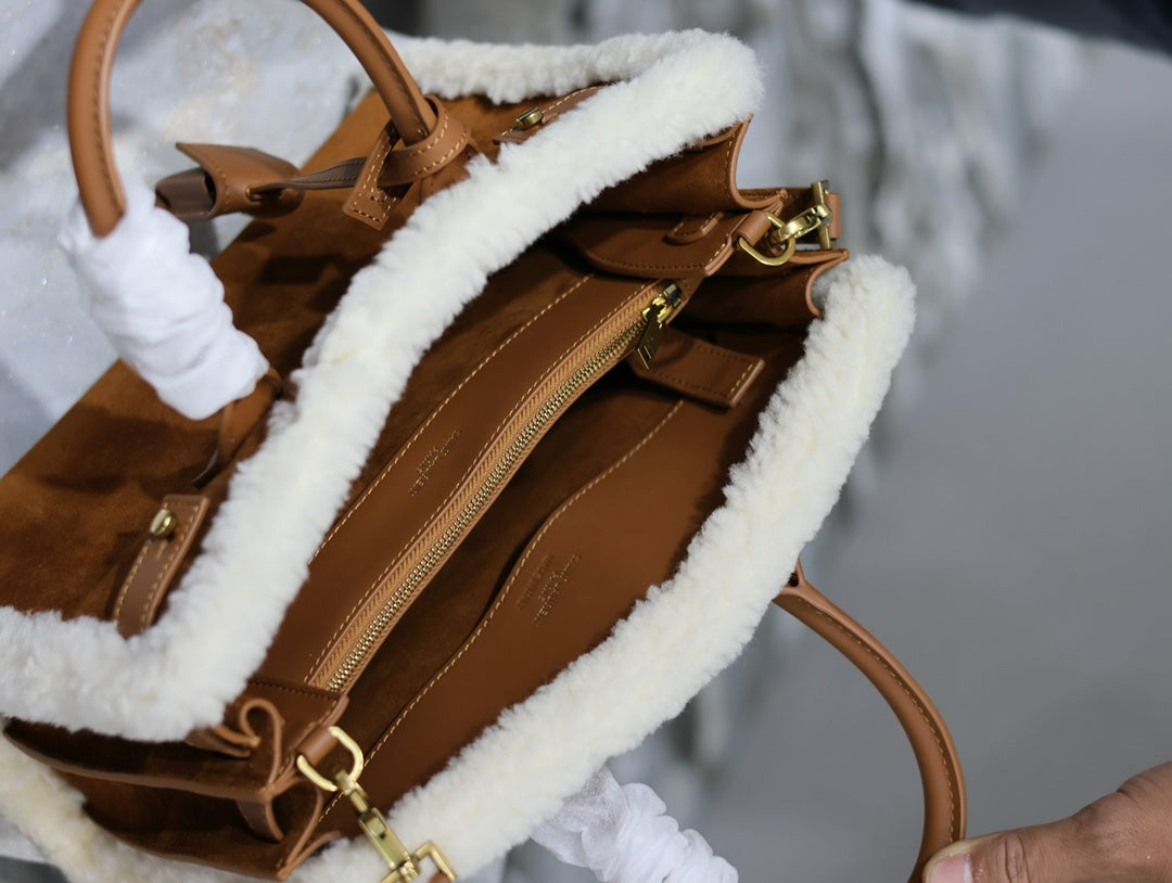 SAC DE JOUR 26 IN BROWN SUEDE AND WHITE SHEARLING TRIM