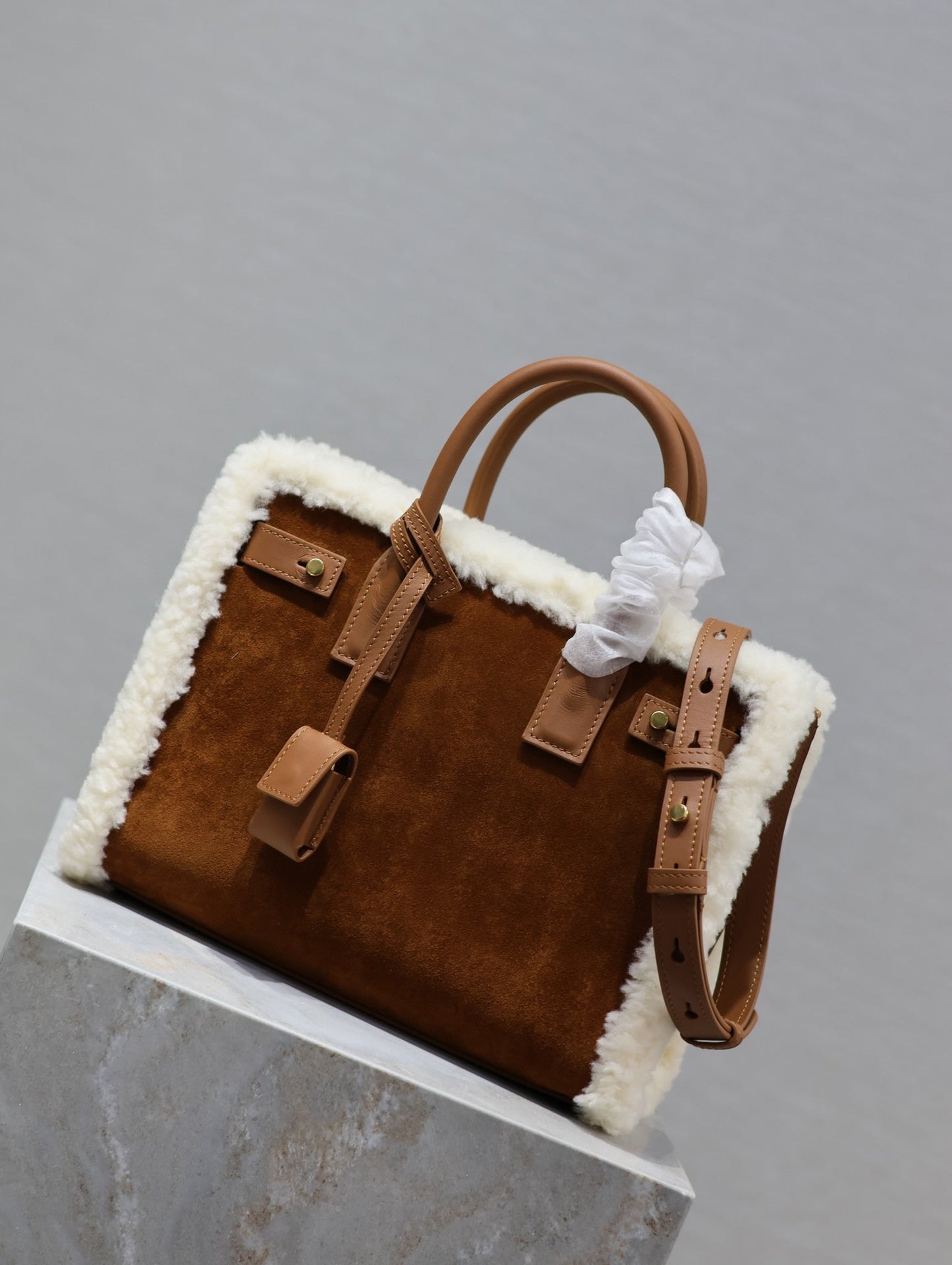 SAC DE JOUR 26 IN BROWN SUEDE AND WHITE SHEARLING TRIM