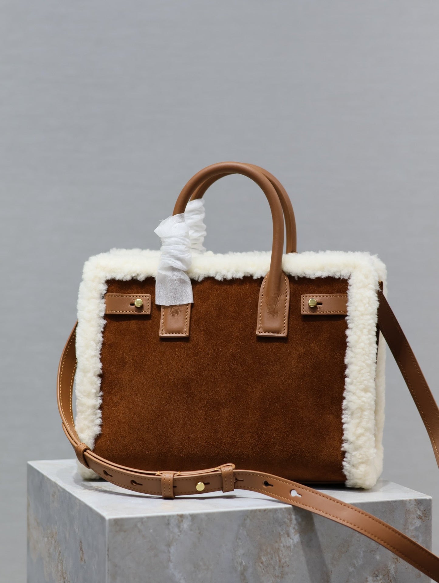 SAC DE JOUR 26 IN BROWN SUEDE AND WHITE SHEARLING TRIM