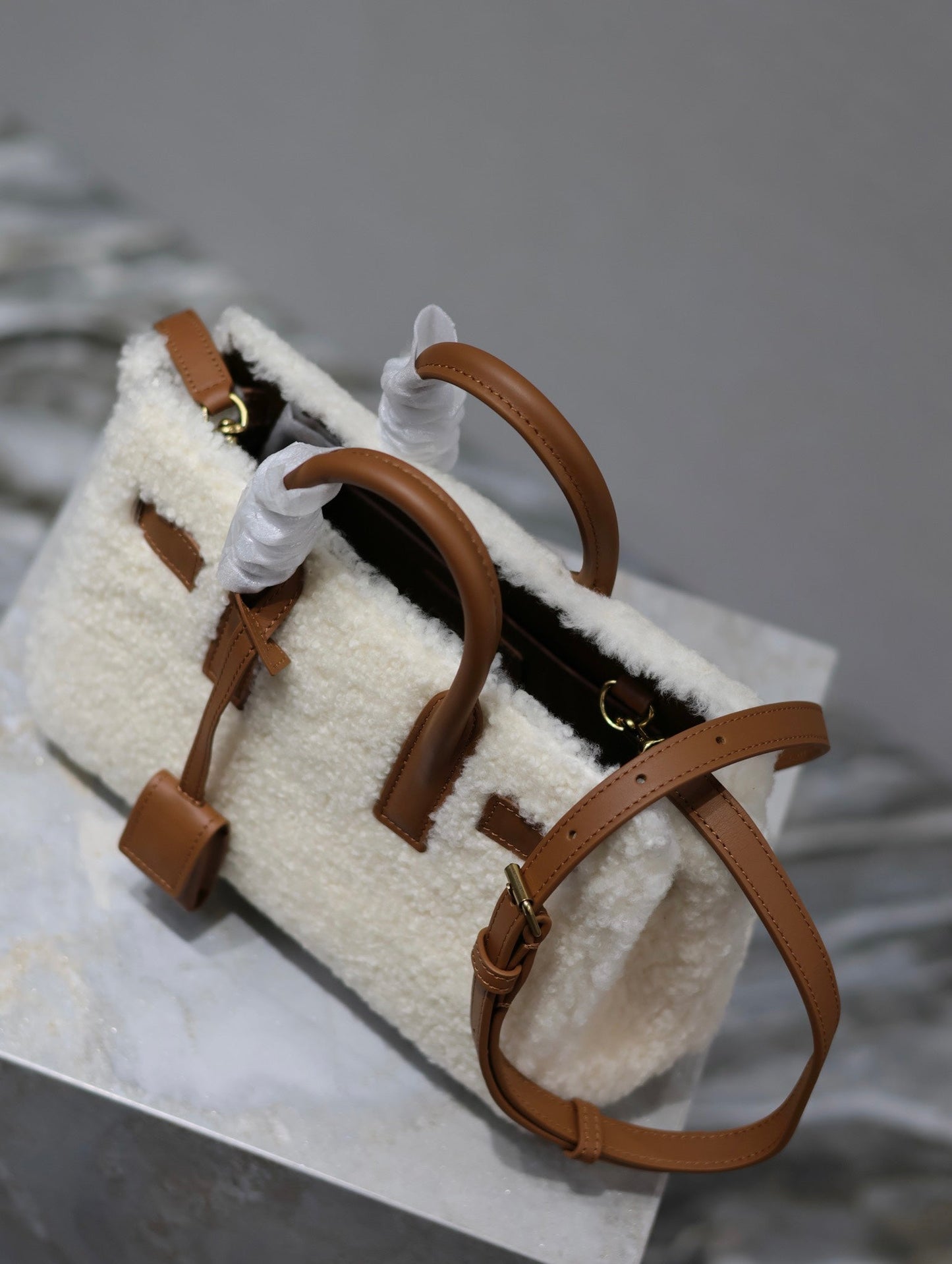 SAC DE JOUR 22 IN WHITE SHEARLING AND BROWN CALFSKIN TRIM