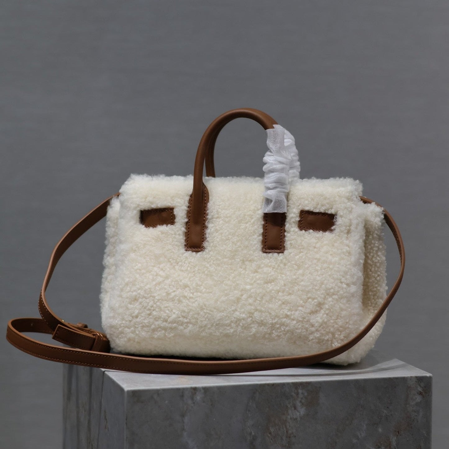 SAC DE JOUR 22 IN WHITE SHEARLING AND BROWN CALFSKIN TRIM