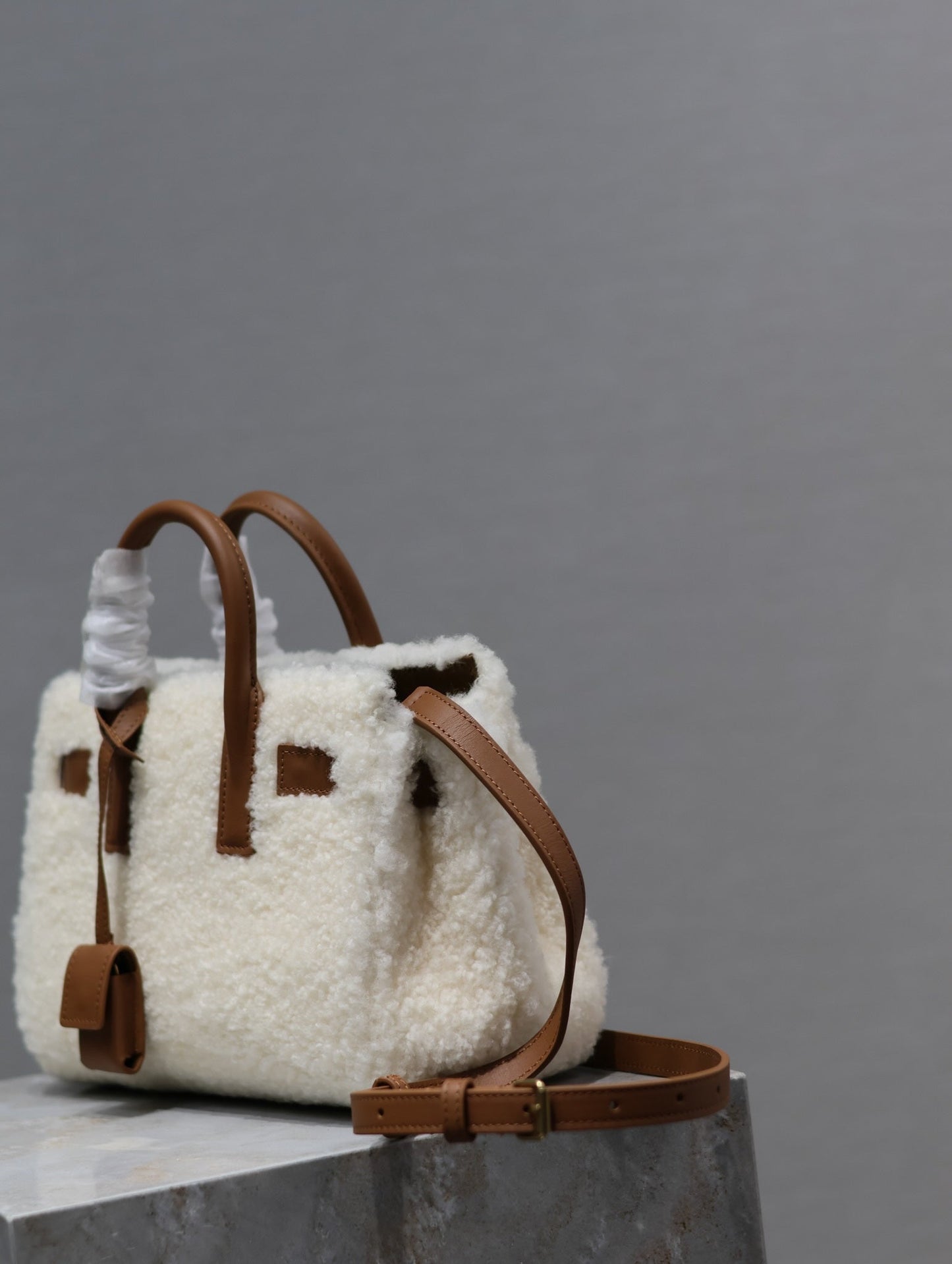 SAC DE JOUR 22 IN WHITE SHEARLING AND BROWN CALFSKIN TRIM