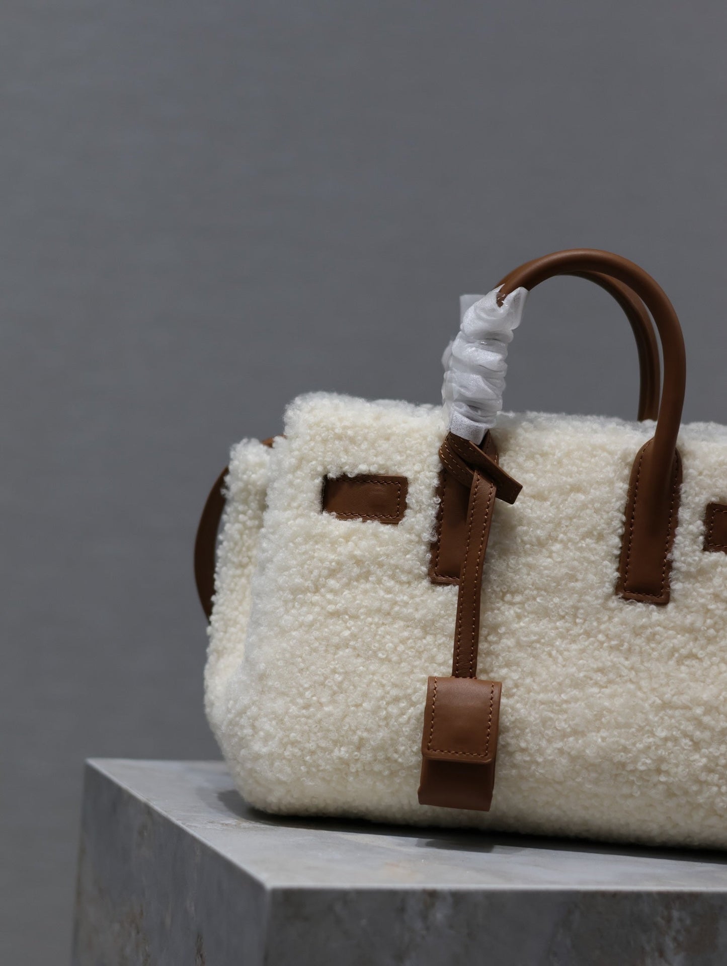 SAC DE JOUR 22 IN WHITE SHEARLING AND BROWN CALFSKIN TRIM