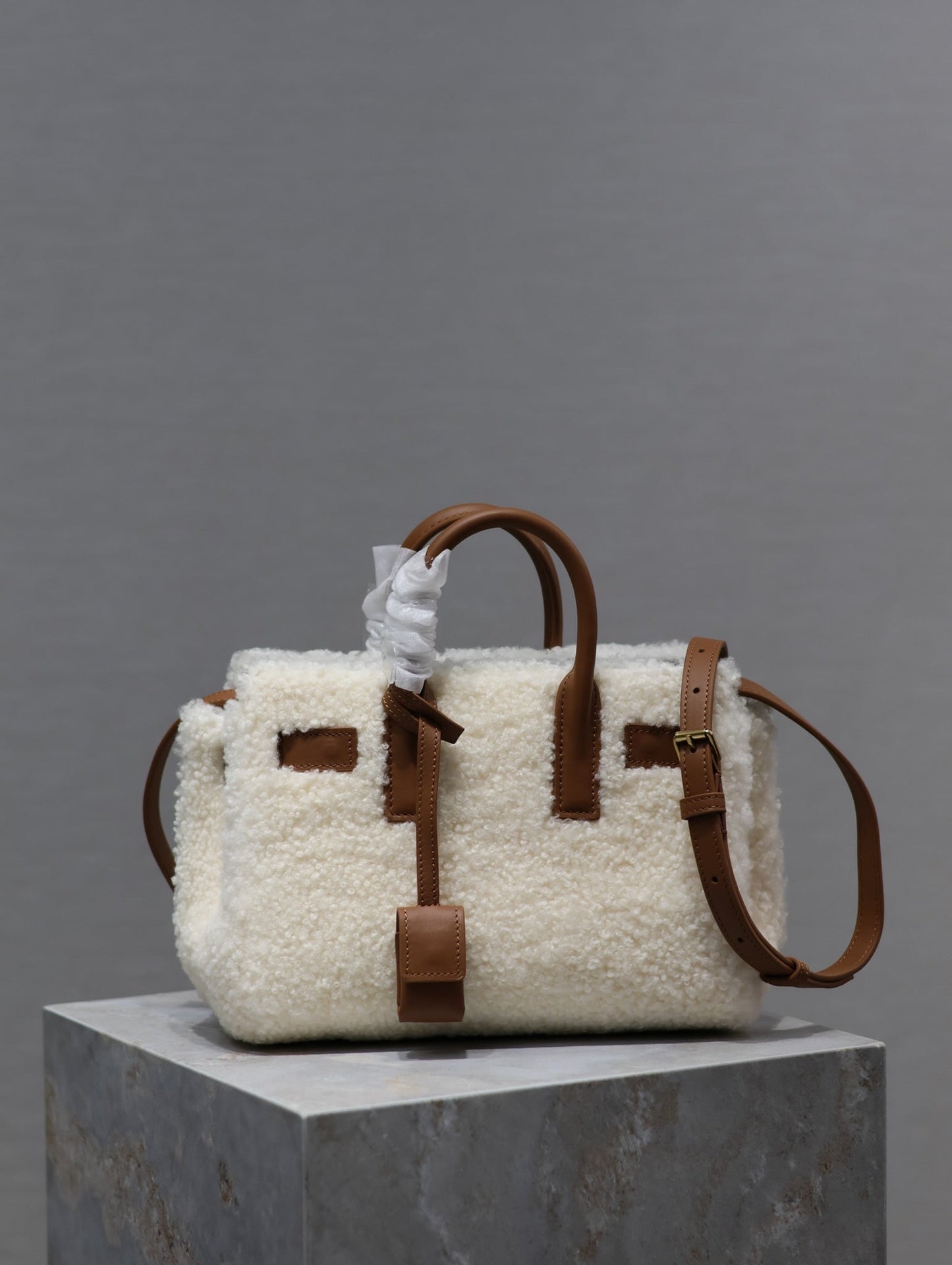 SAC DE JOUR 22 IN WHITE SHEARLING AND BROWN CALFSKIN TRIM