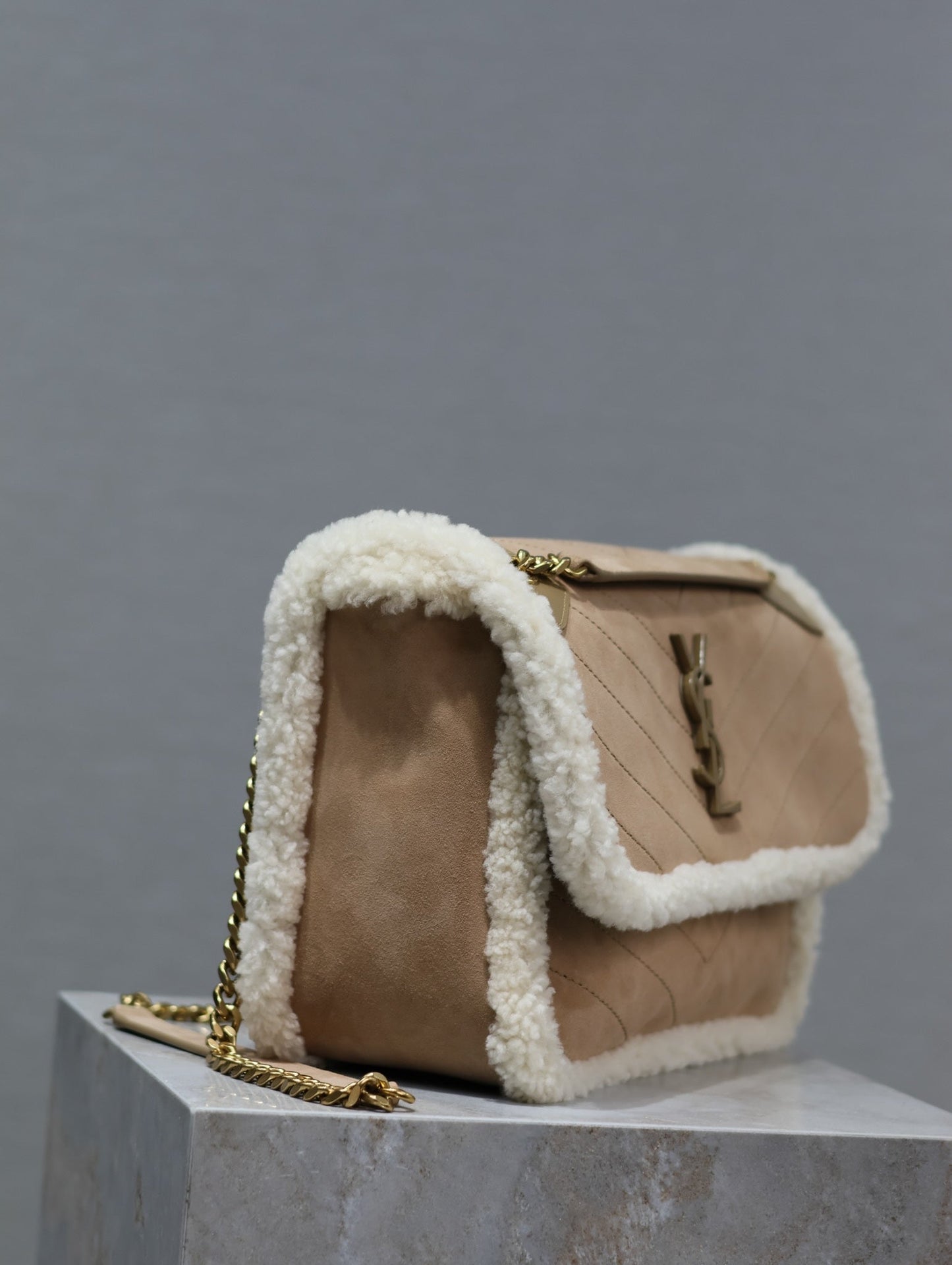 NIKI MEDIUM 28 IN CAMEL SUEDE AND WHITE SHEARLING