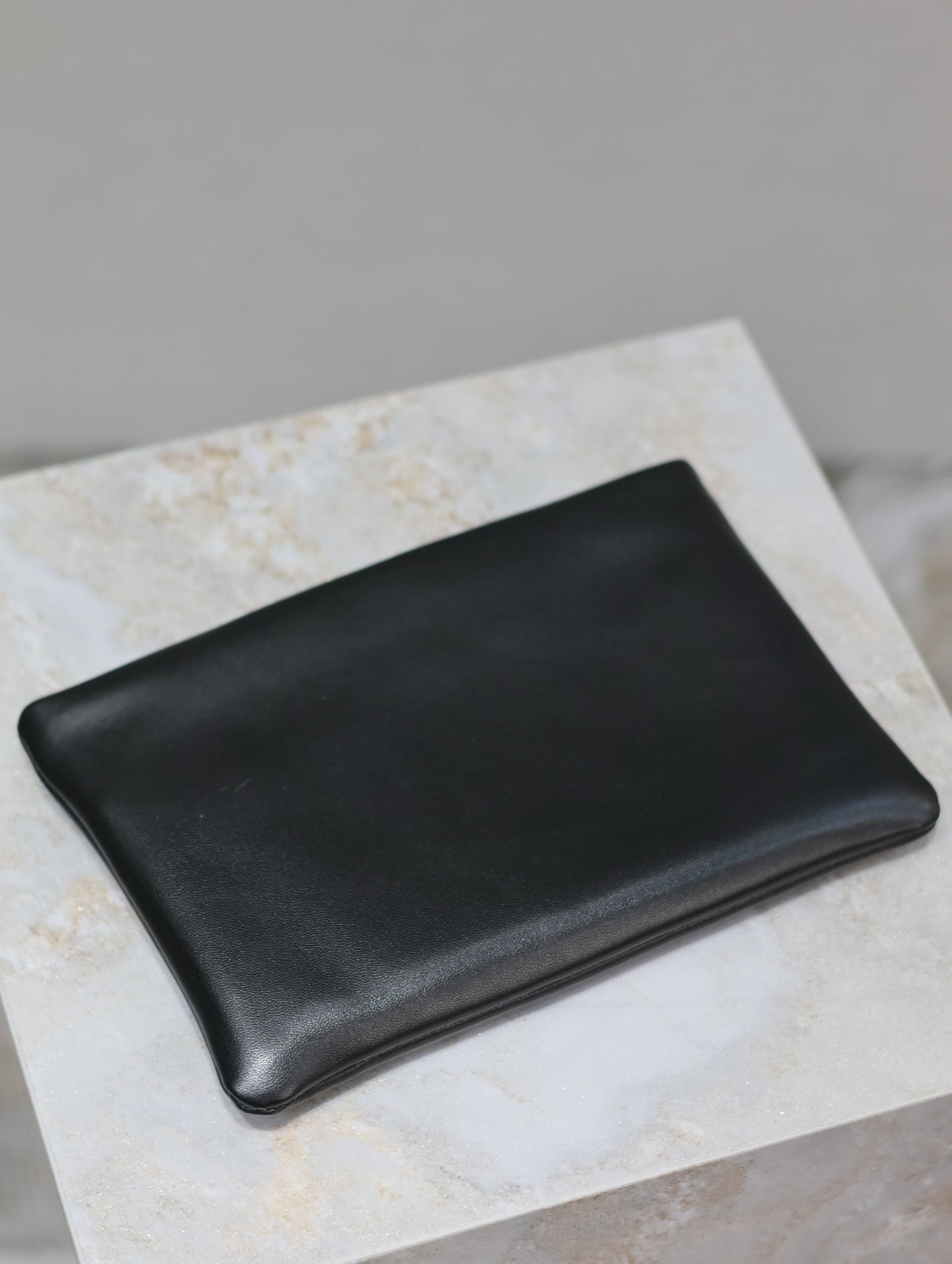 CALYPSO SMALL POUCH 23 IN BLACK SMOOTH LAMBSKIN