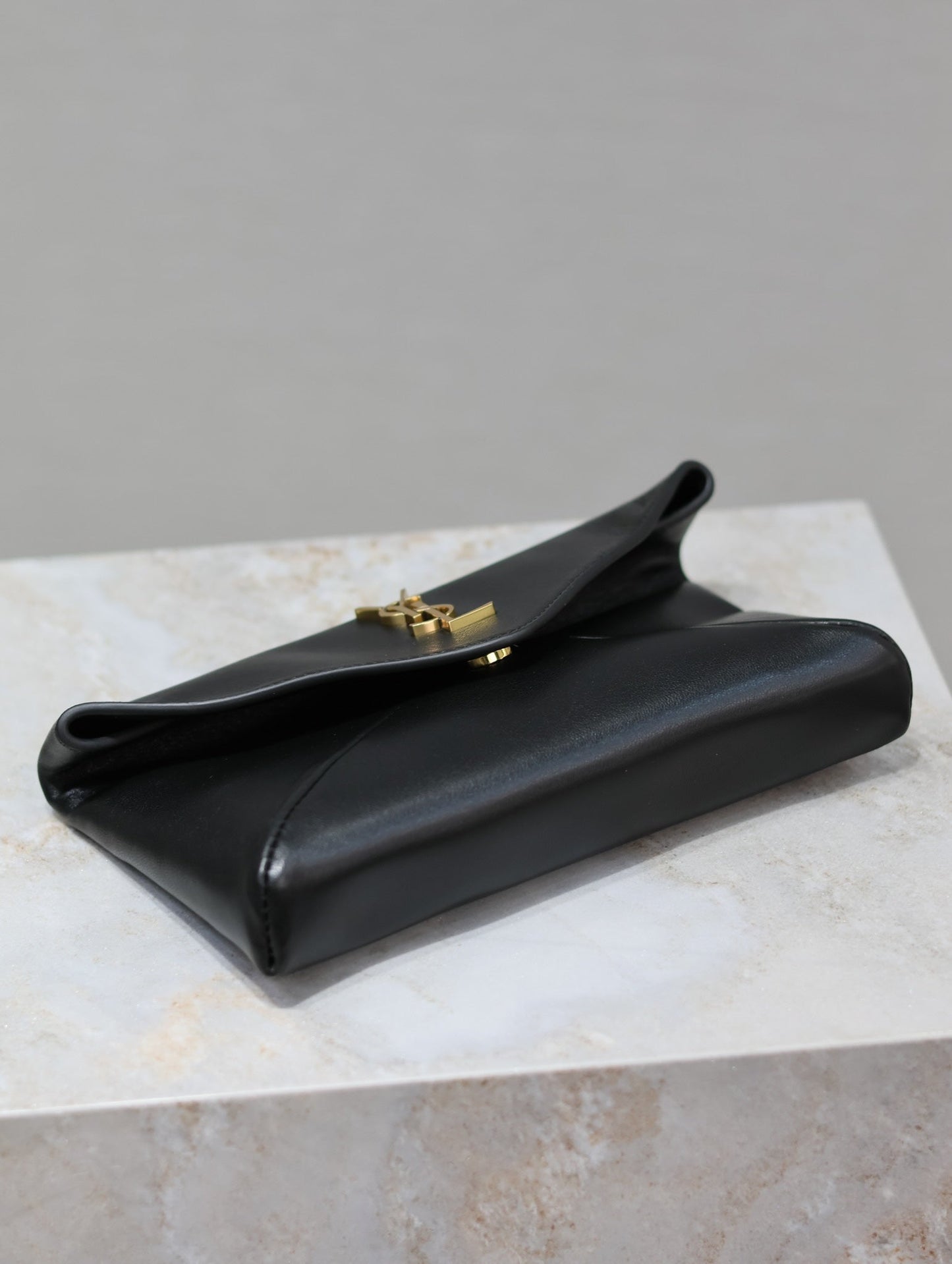 ENVELOPE CLUTCH 21 IN BLACK CALFSKIN