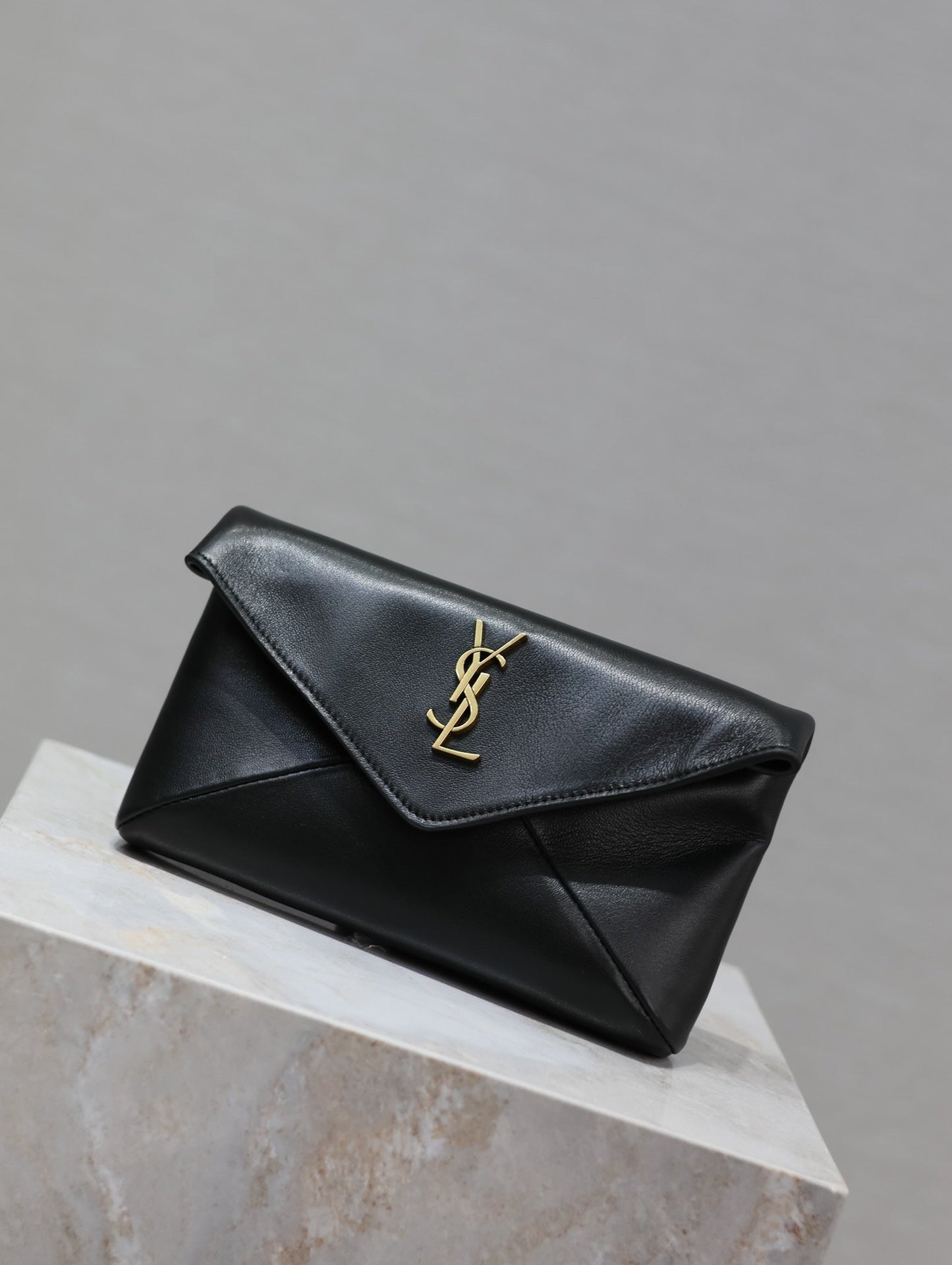 ENVELOPE CLUTCH 21 IN BLACK CALFSKIN