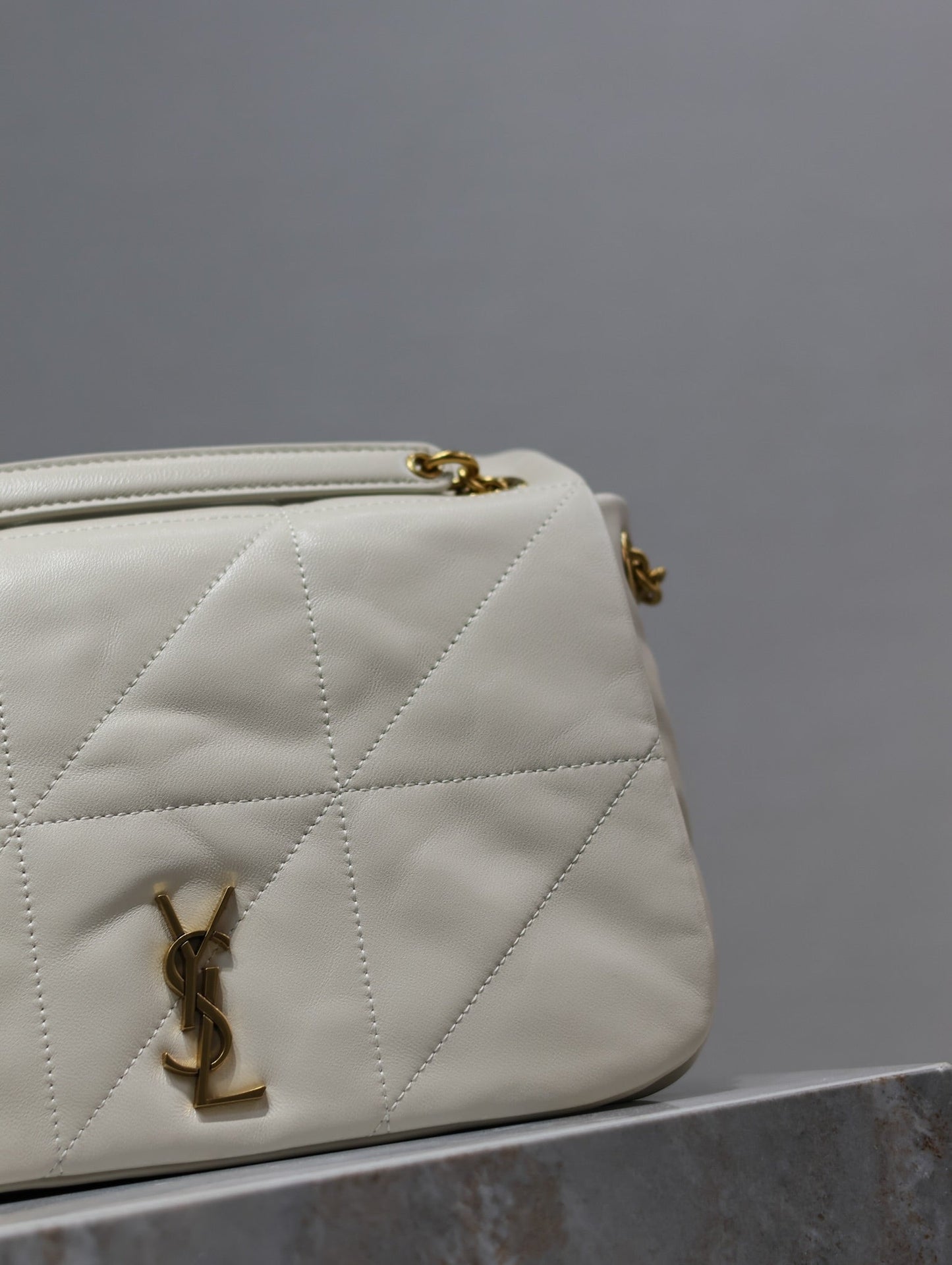 JAMIE 4.3 SMALL BAG 25 IN WHITE LAMBSKIN GOLD HARDWARE