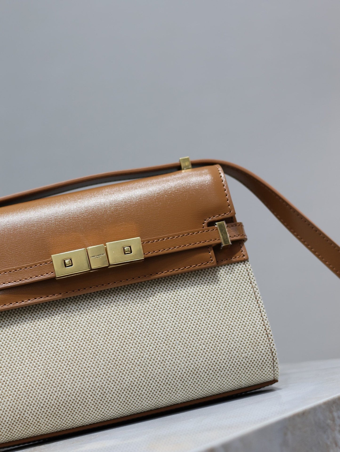 MANHATTAN MINI 19 IN WHITE CANVAS AND BROWN LAMBSKIN GOLD BUCKLE