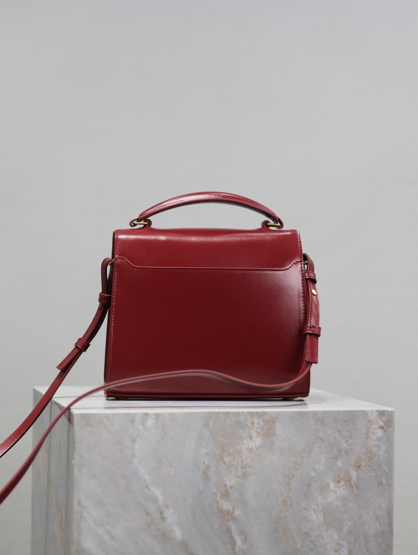 CASSANDRA MINI TOP HANDLE BAG 20 IN RED CALFSKIN GOLD HARDWARE