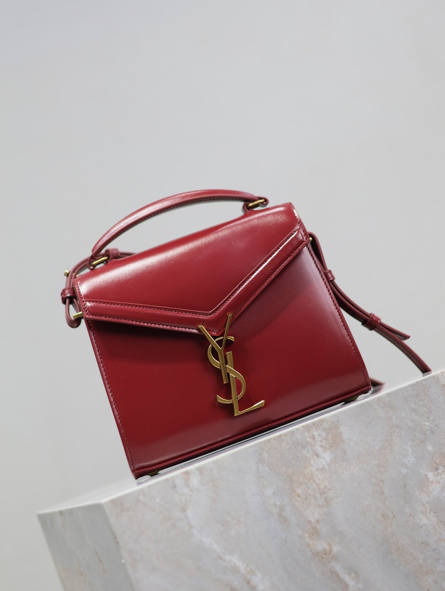 CASSANDRA MINI TOP HANDLE BAG 20 IN RED CALFSKIN GOLD HARDWARE