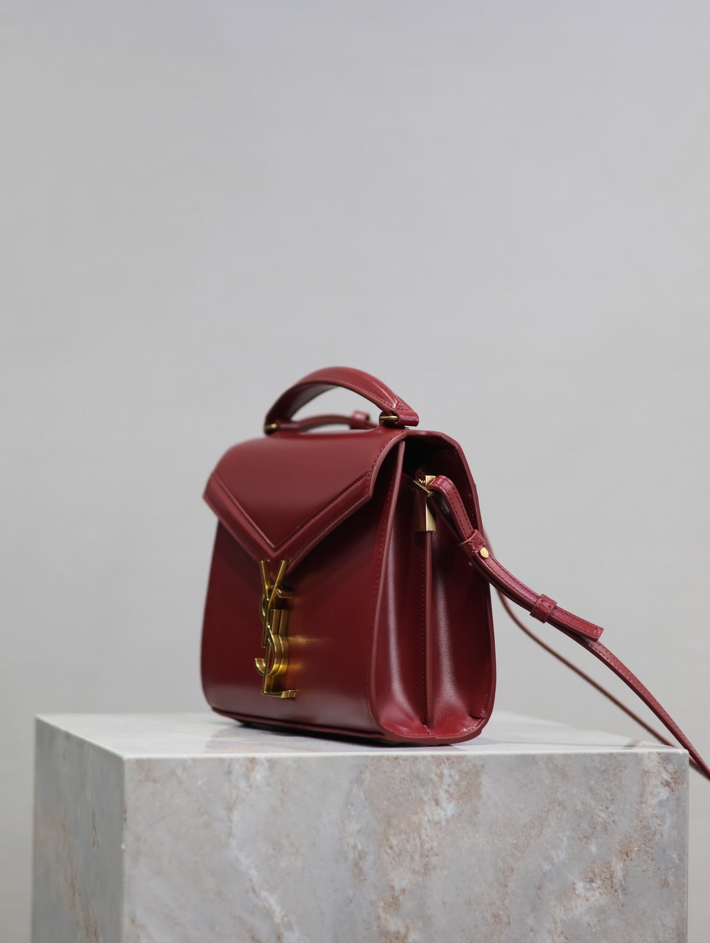 CASSANDRA MINI TOP HANDLE BAG 20 IN RED CALFSKIN GOLD HARDWARE