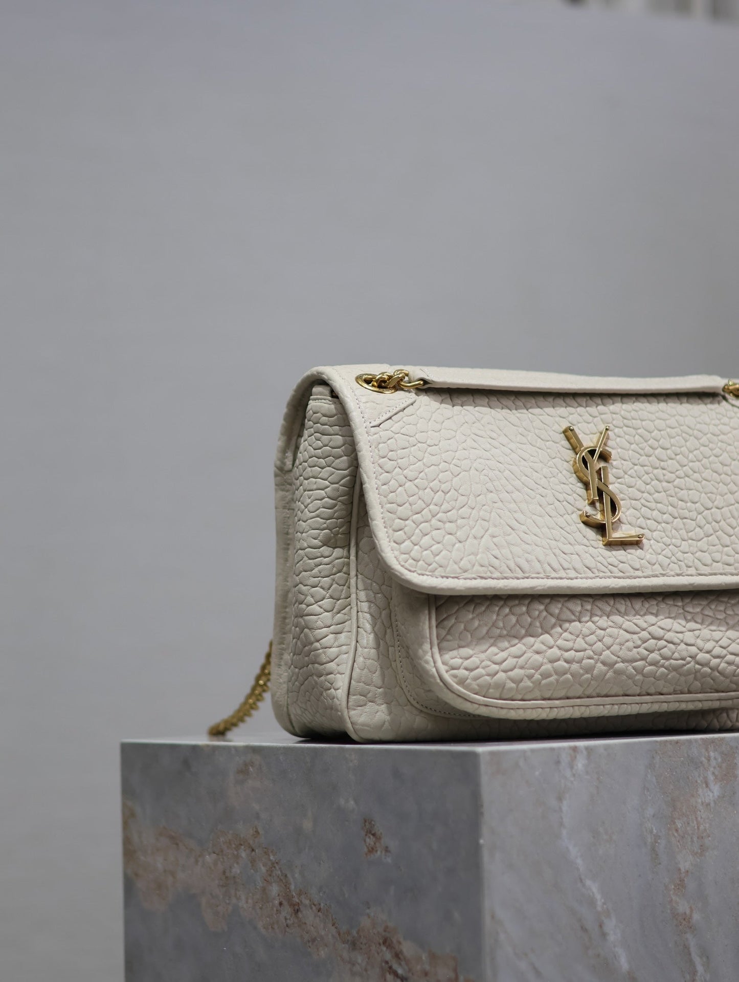 NIKI MEDIUM 28 IN WHITE ELEPHANT PATTERN LAMBSKIN GOLD LOGO