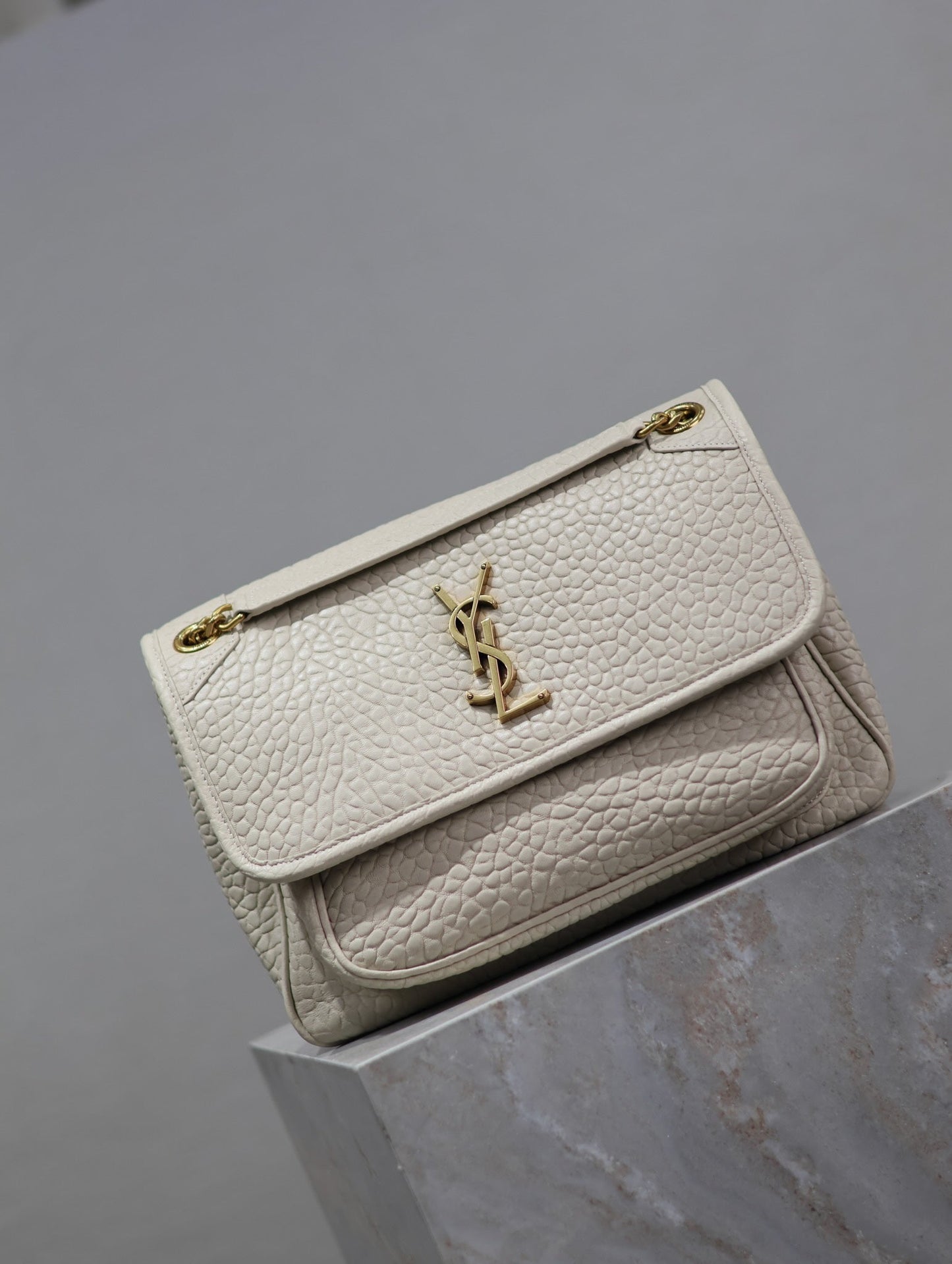 NIKI MEDIUM 28 IN WHITE ELEPHANT PATTERN LAMBSKIN GOLD LOGO