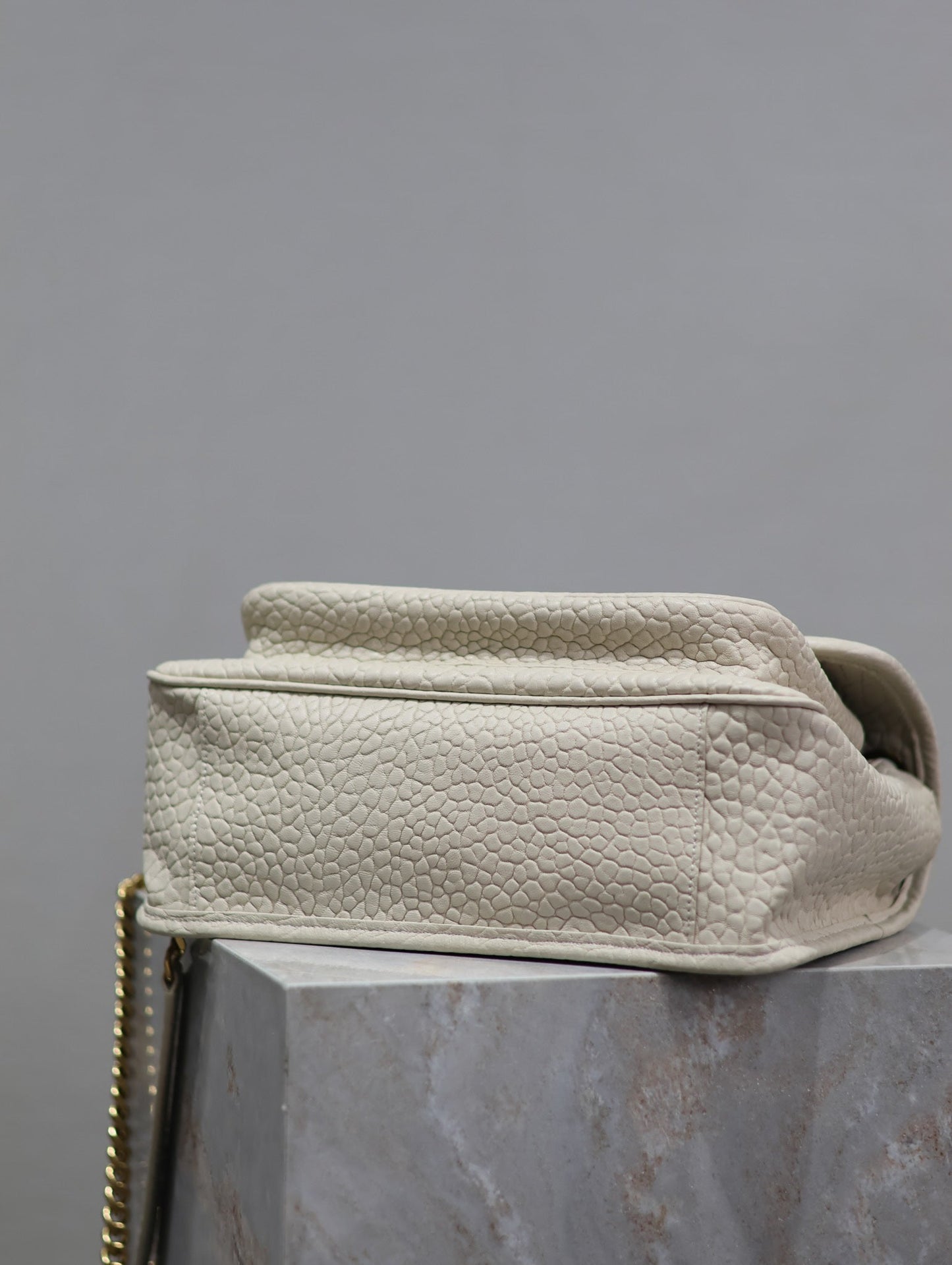 NIKI MEDIUM 28 IN WHITE ELEPHANT PATTERN LAMBSKIN GOLD LOGO