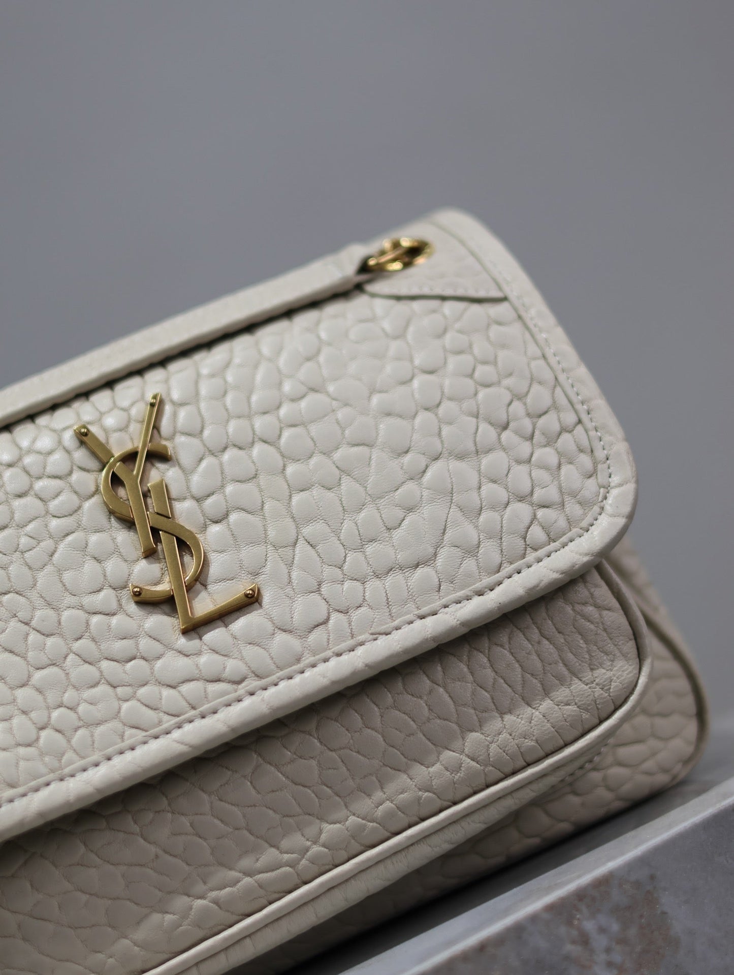 NIKI BABY 22 IN WHITE ELEPHANT PATTERN LAMBSKIN GOLD LOGO